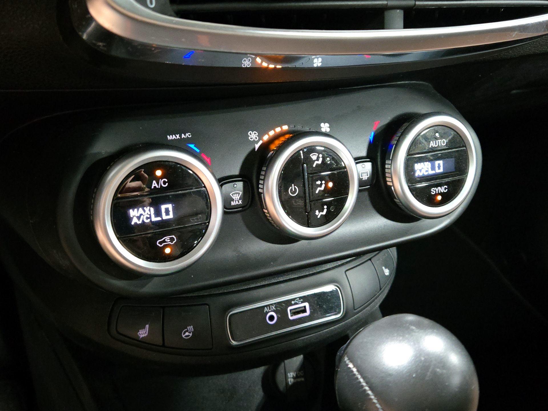 Thumbnail: 2016 Fiat 500X - 17