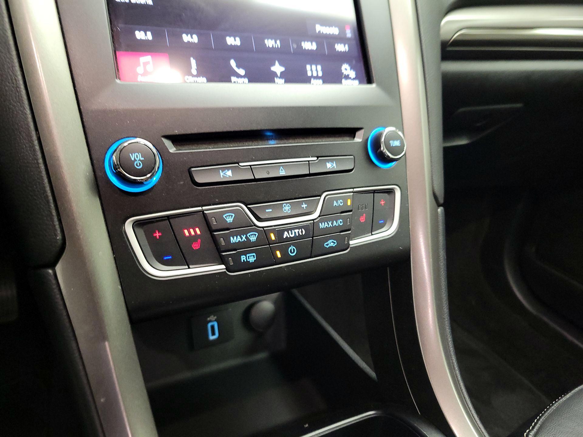 Thumbnail: 2017 Ford Fusion - 17