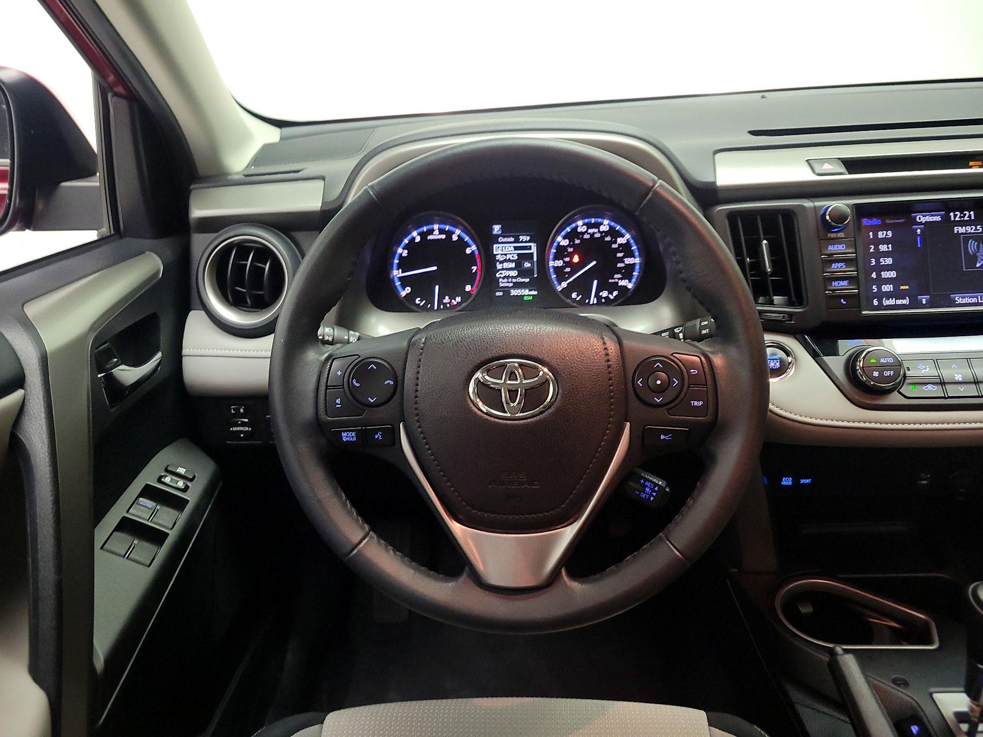 Thumbnail: 2018 Toyota RAV4 - 10