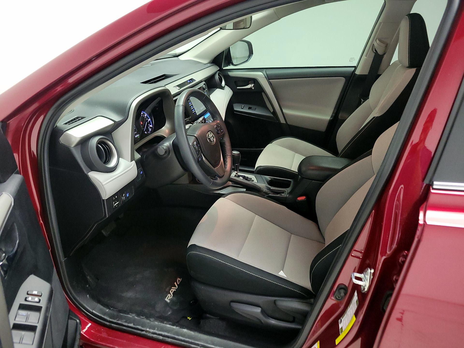Thumbnail: 2018 Toyota RAV4 - 11