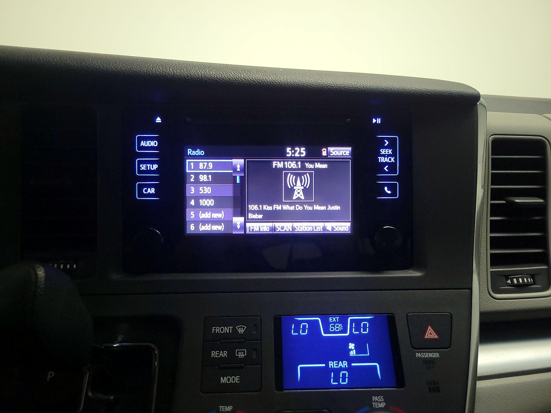 Thumbnail: 2017 Toyota Sienna - 15