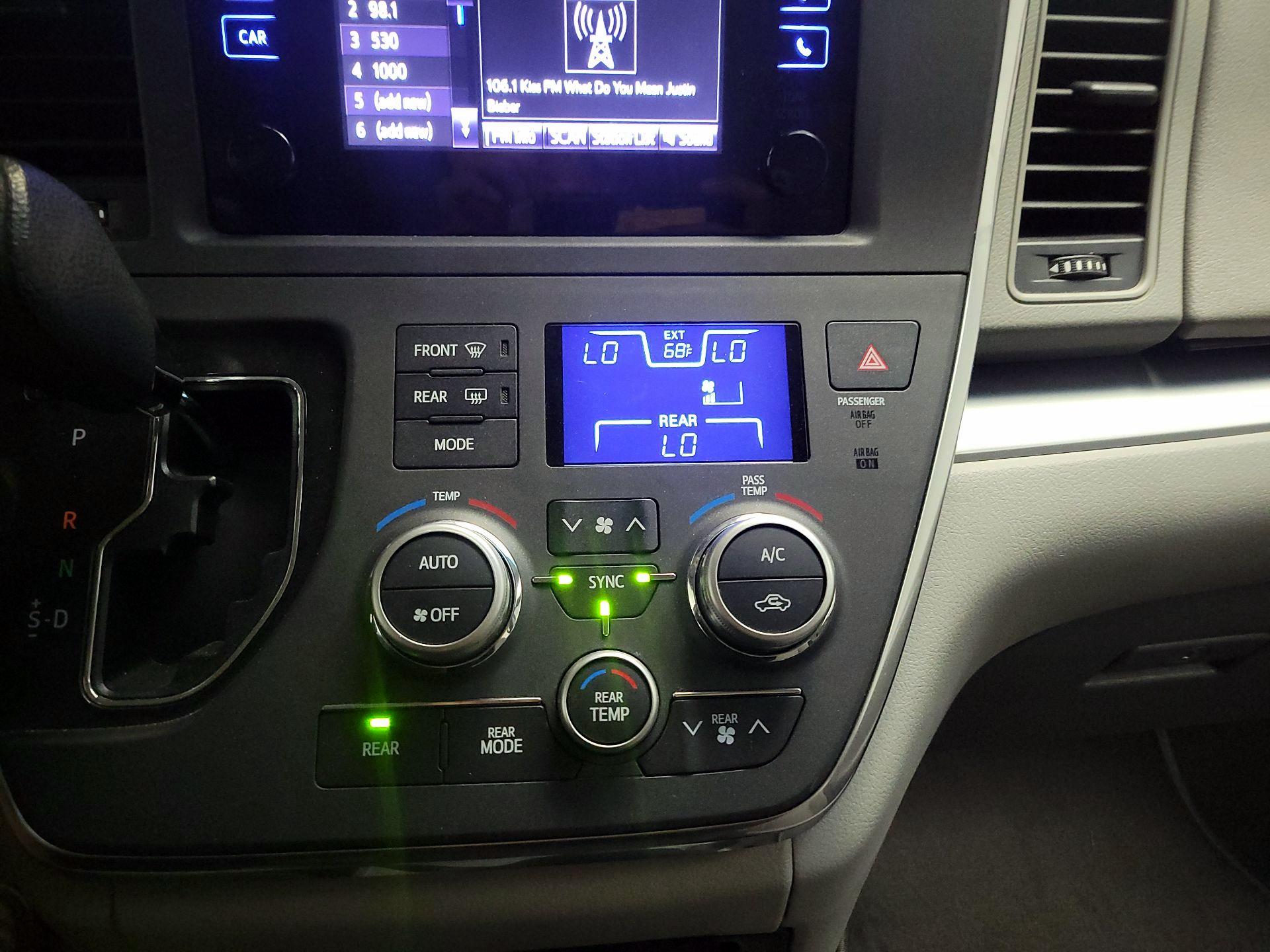 Thumbnail: 2017 Toyota Sienna - 16