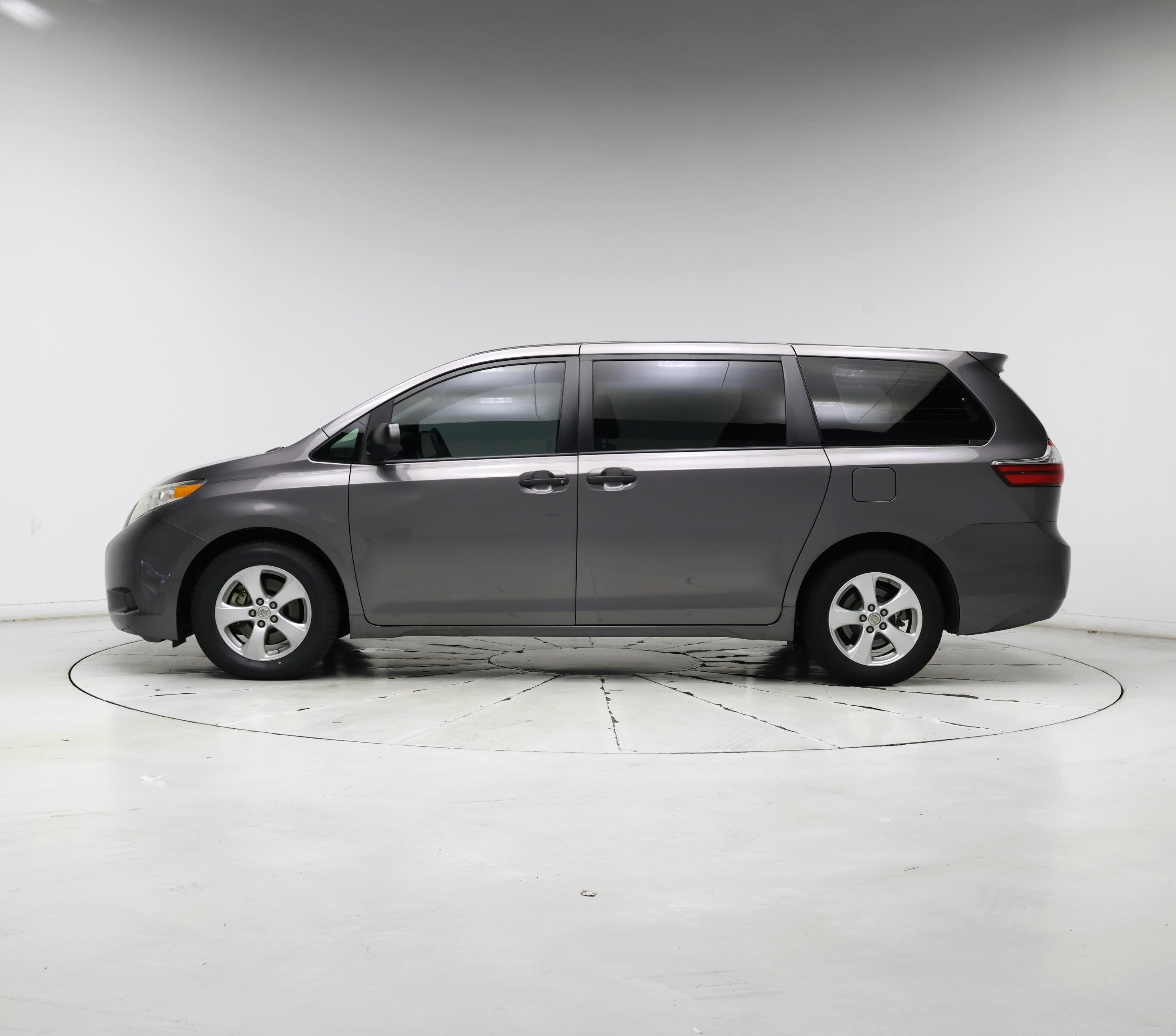 Thumbnail: 2017 Toyota Sienna - 3