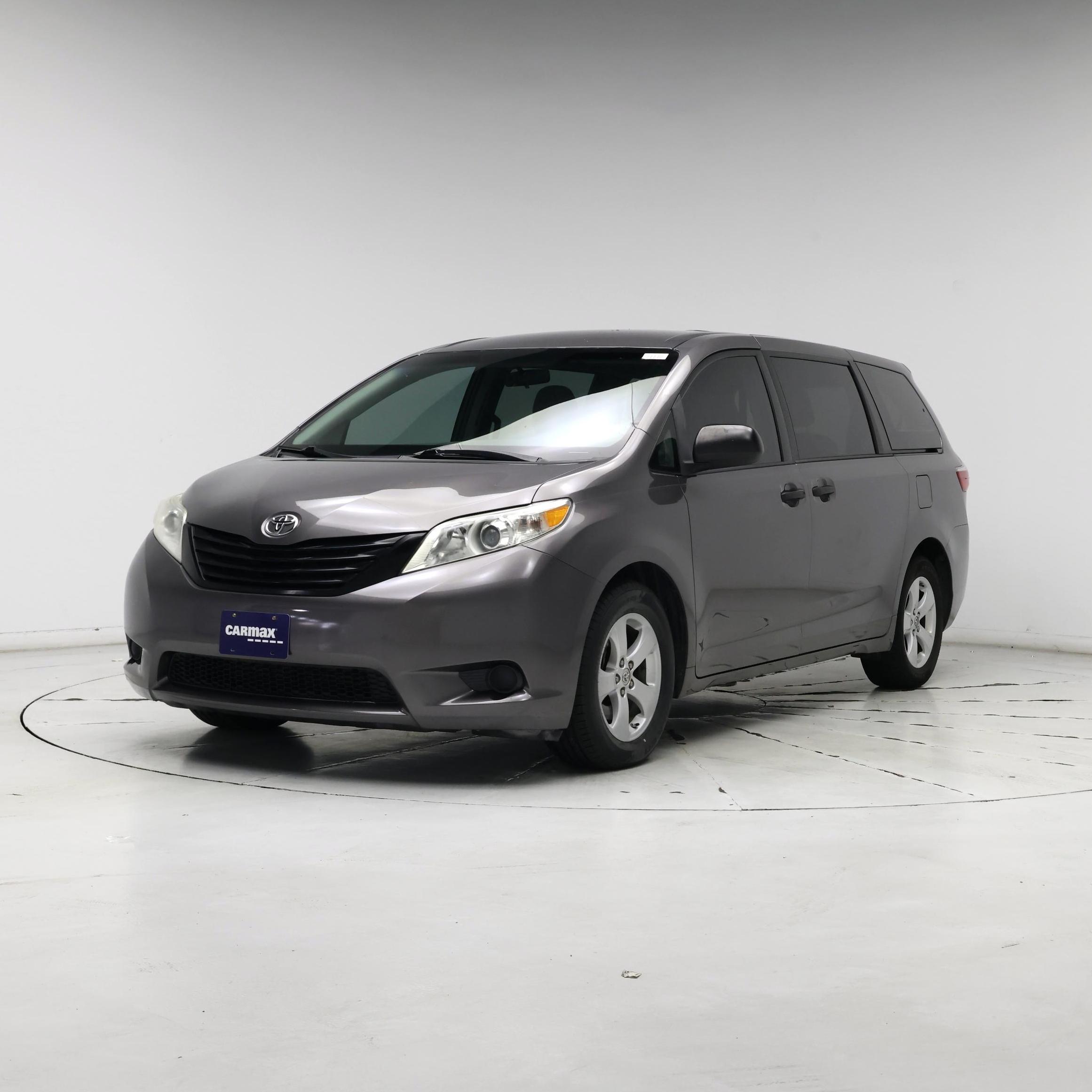 Thumbnail: 2017 Toyota Sienna - 4