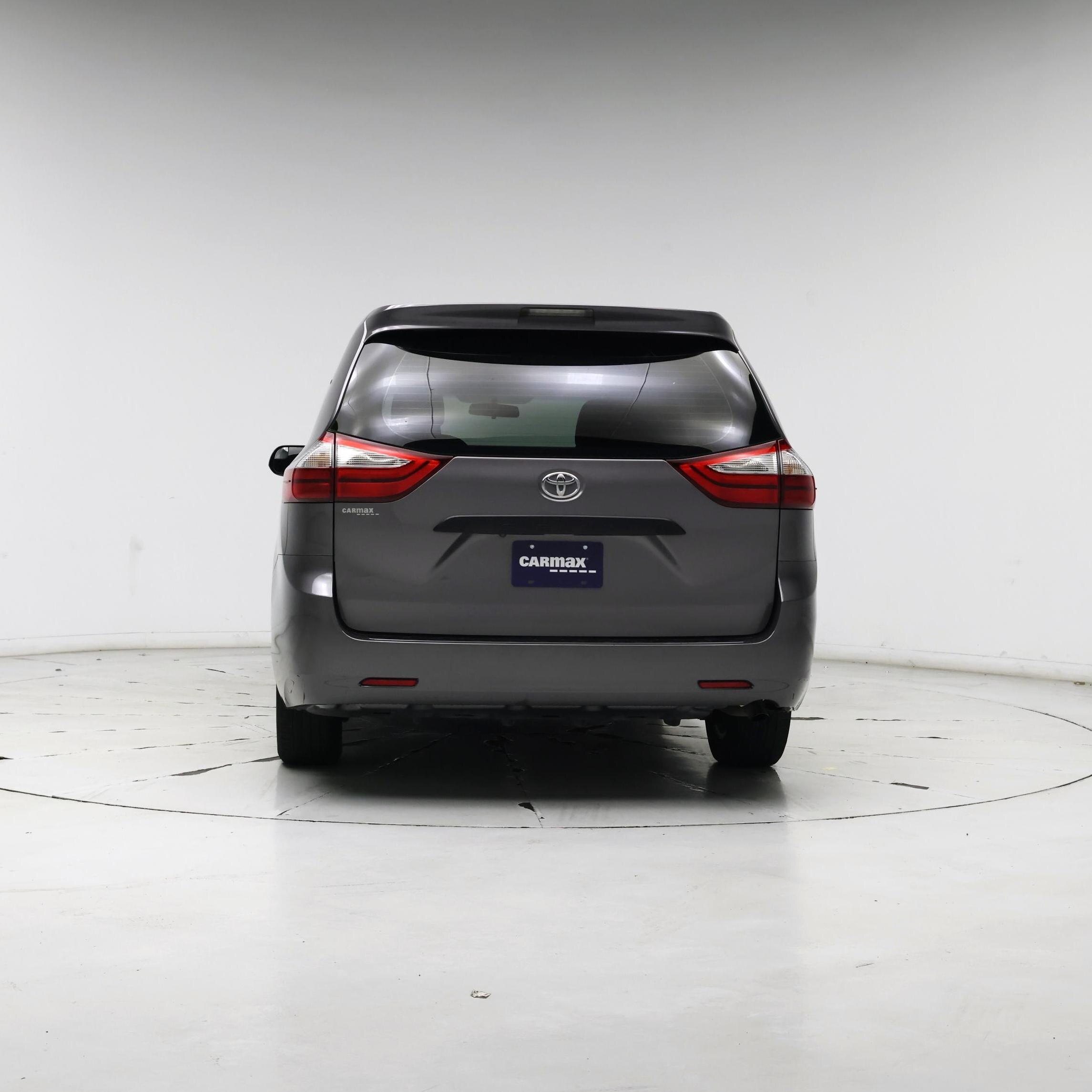 Thumbnail: 2017 Toyota Sienna - 6