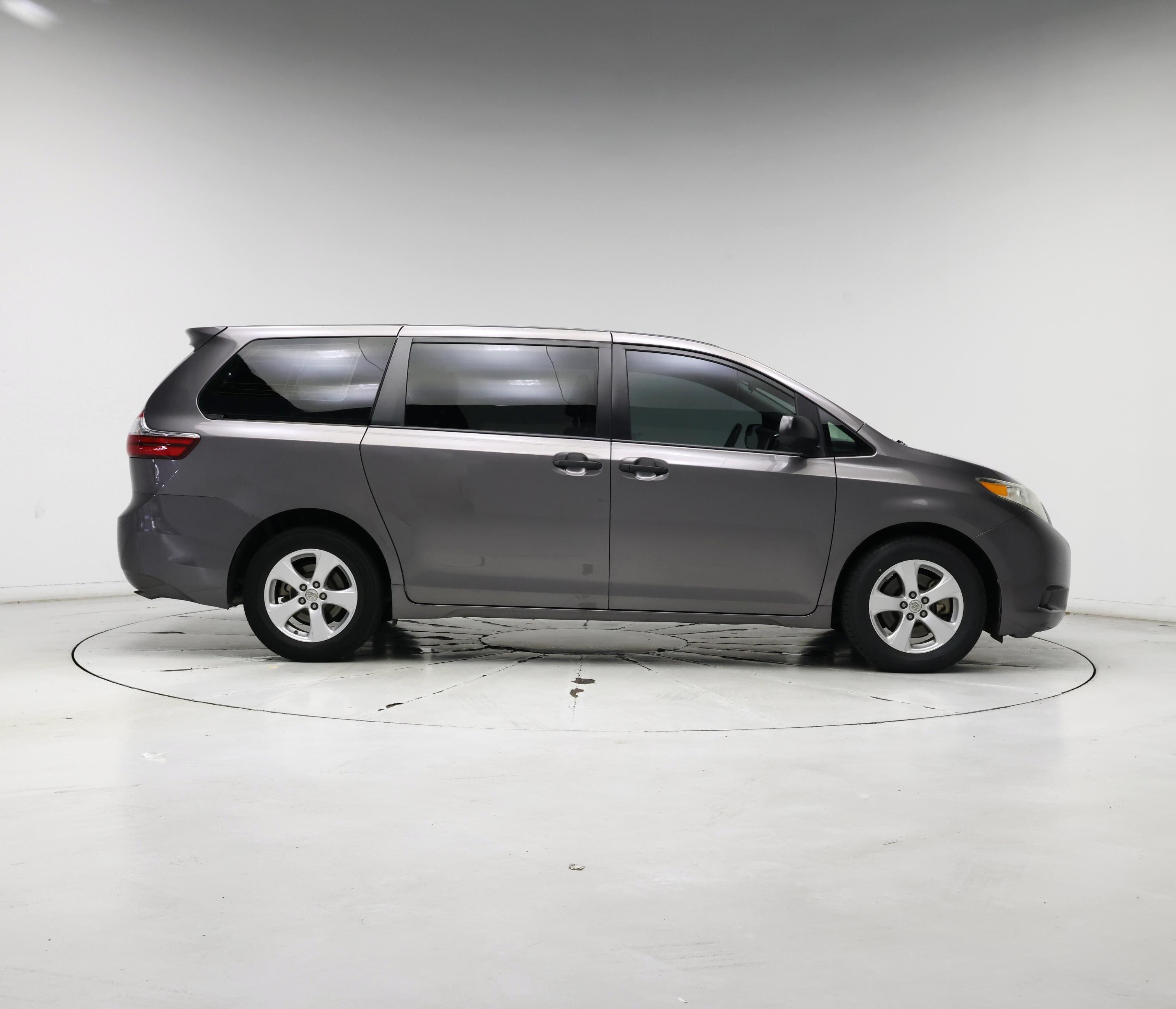 Thumbnail: 2017 Toyota Sienna - 7