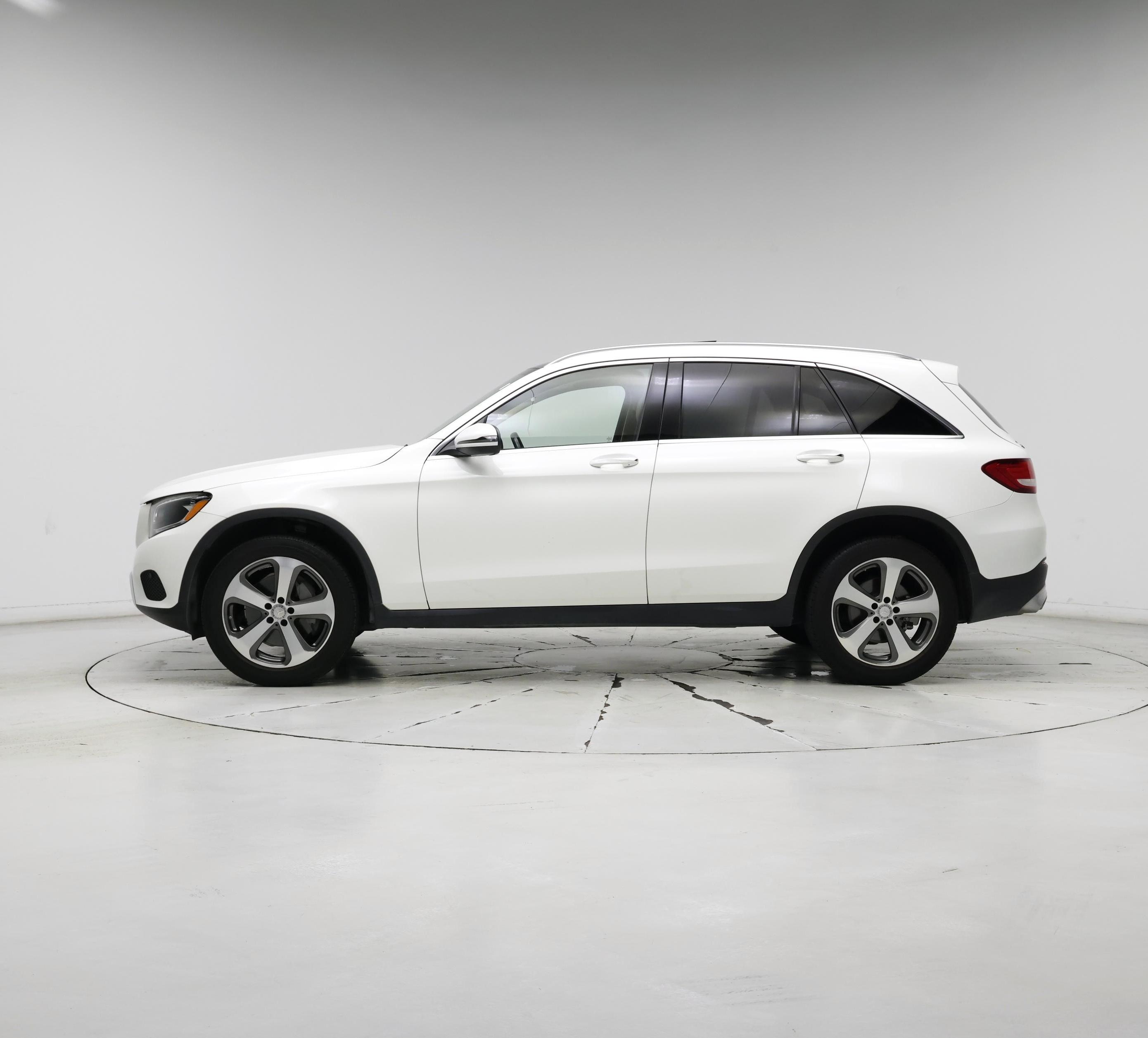 Thumbnail: 2016 Mercedes-Benz GLC - 3
