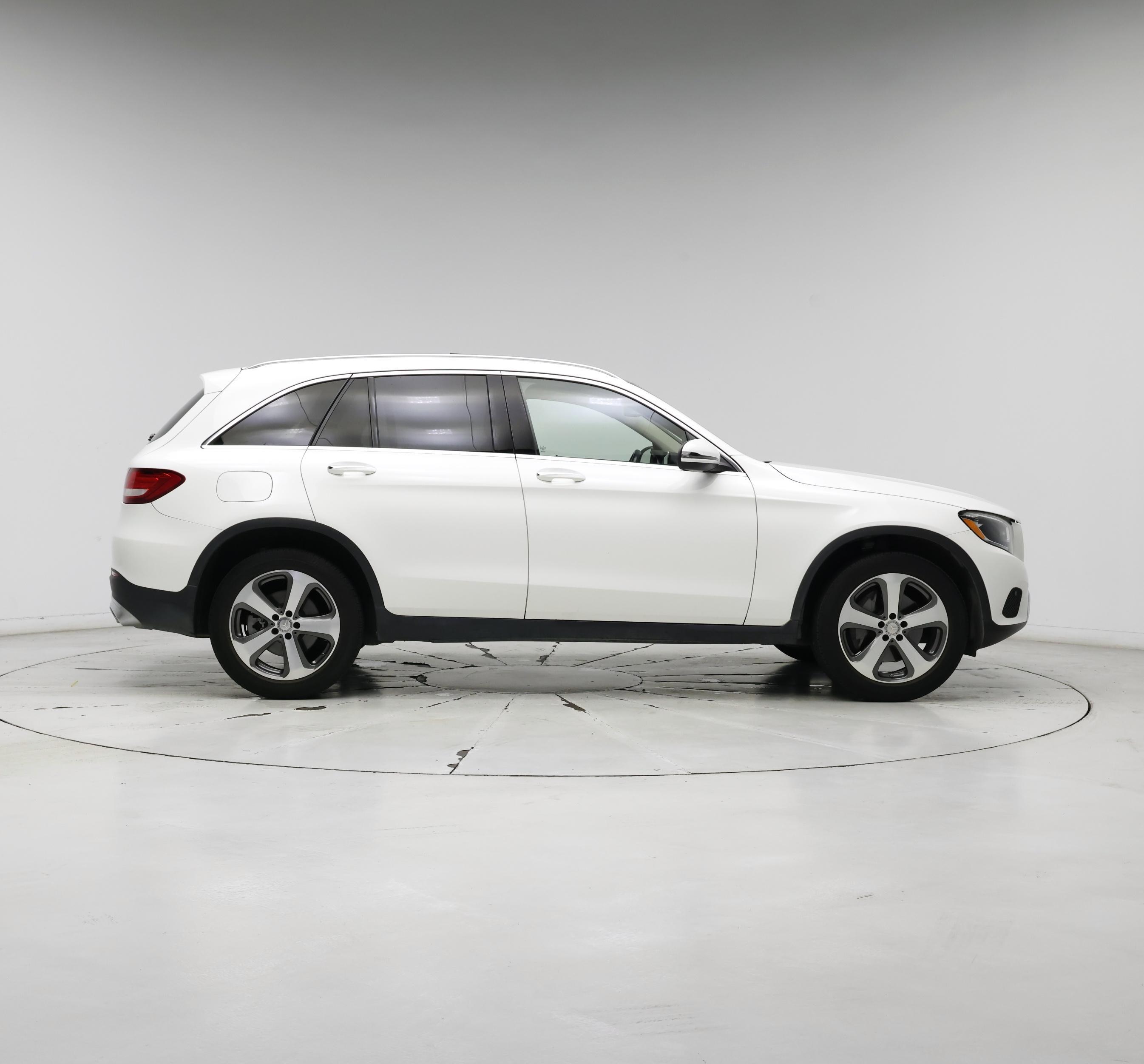Thumbnail: 2016 Mercedes-Benz GLC - 7