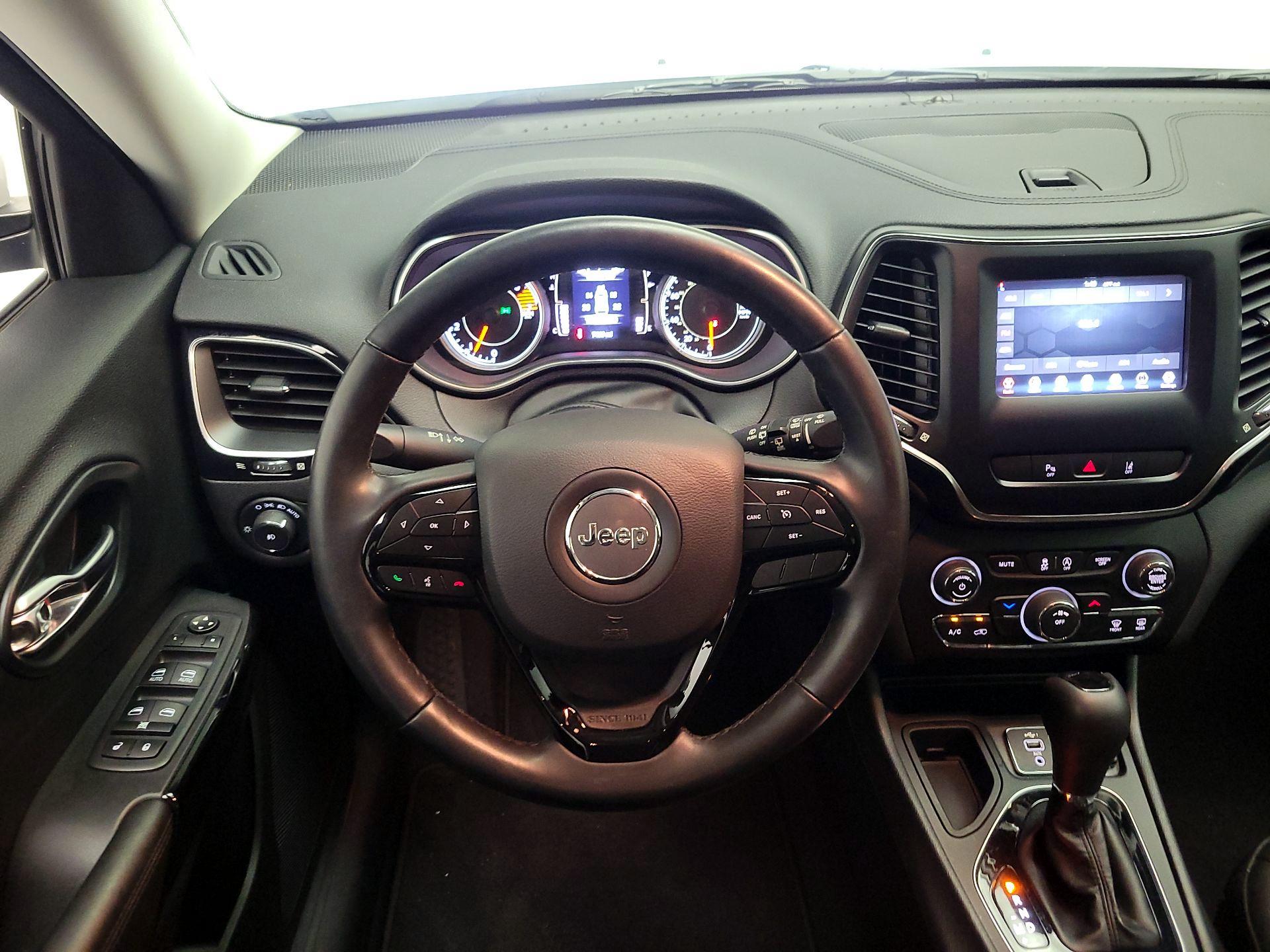 Thumbnail: 2021 Jeep Cherokee - 10