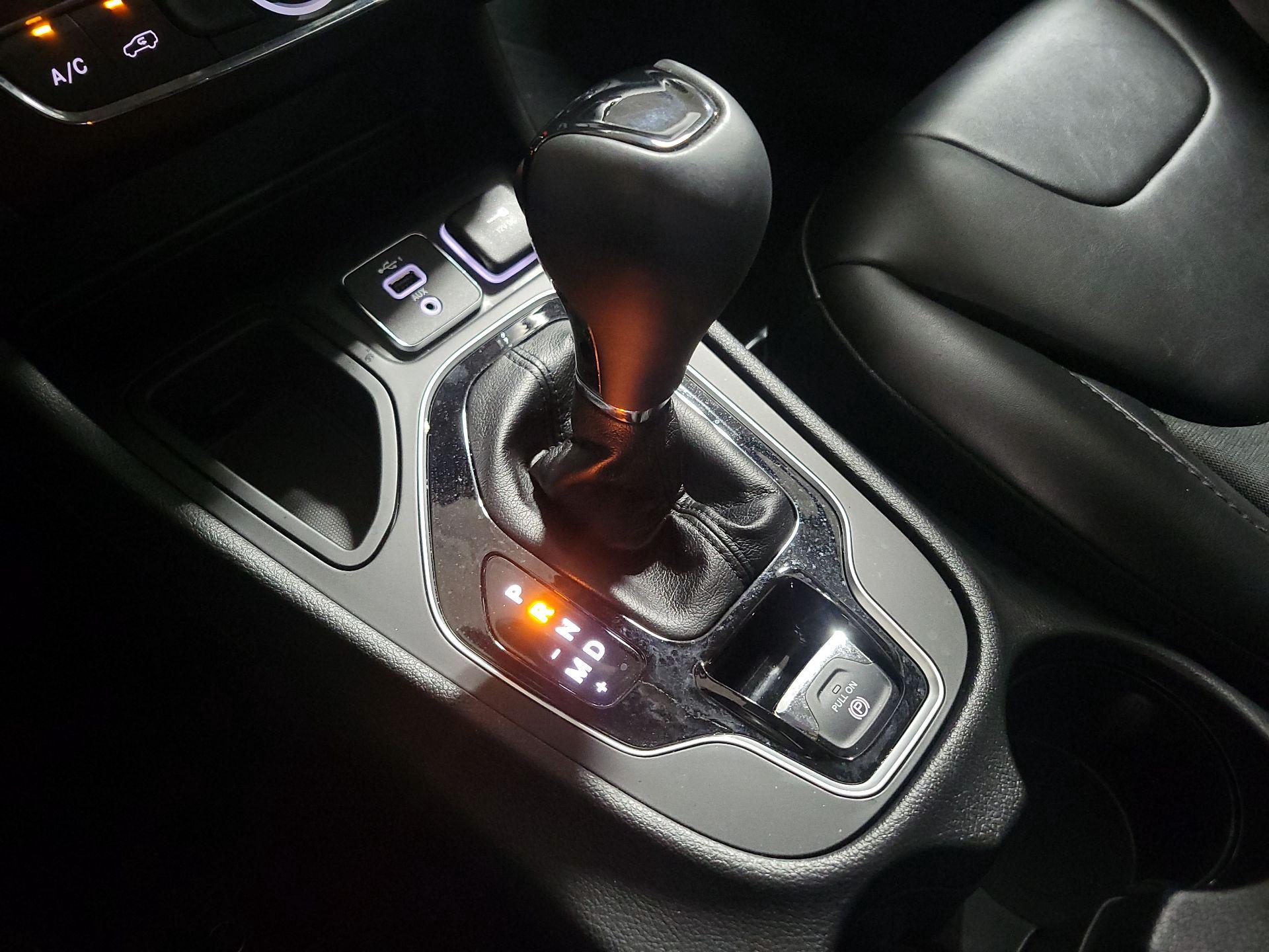 Thumbnail: 2021 Jeep Cherokee - 17