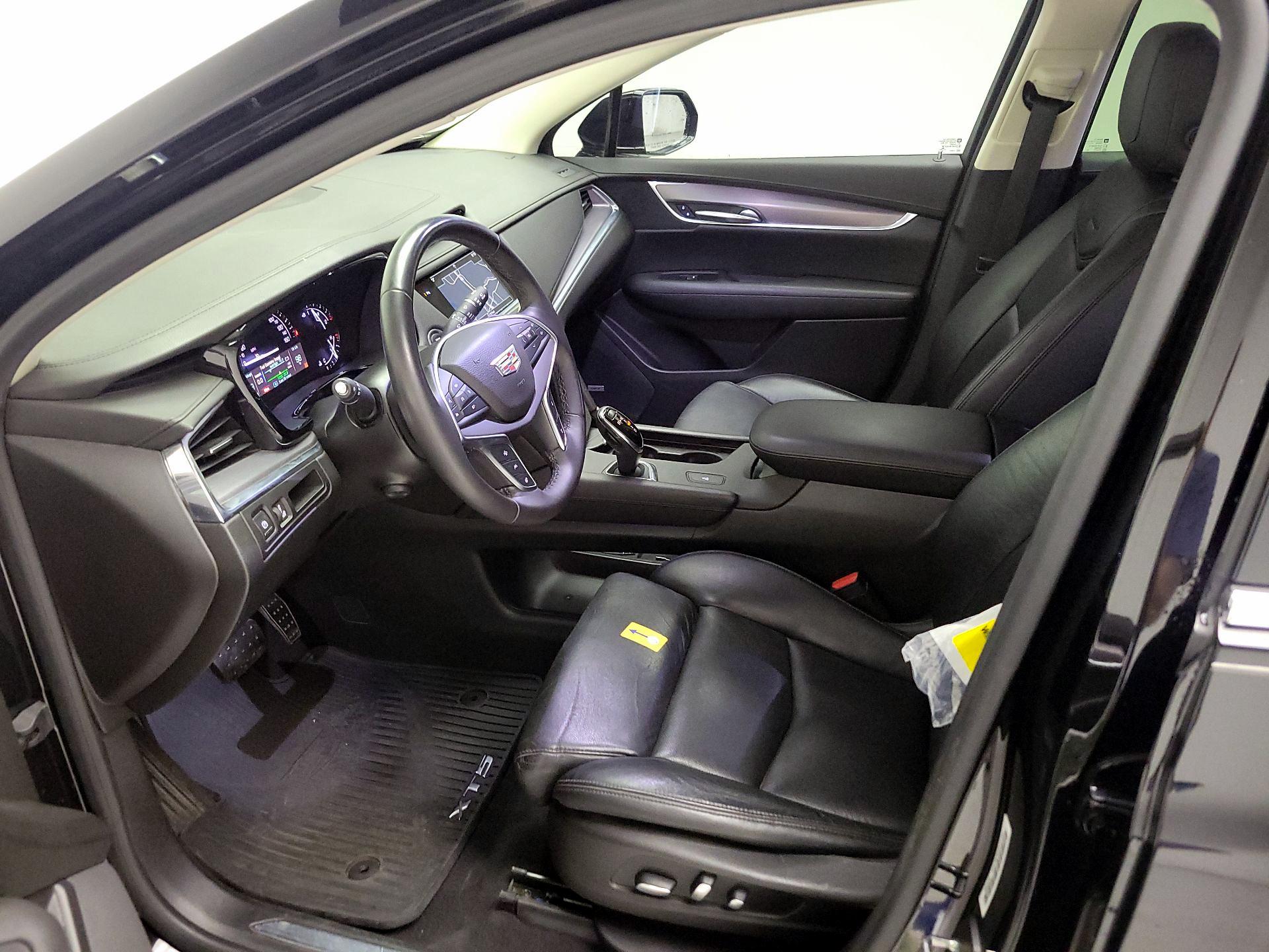 Thumbnail: 2017 Cadillac XT5 - 11