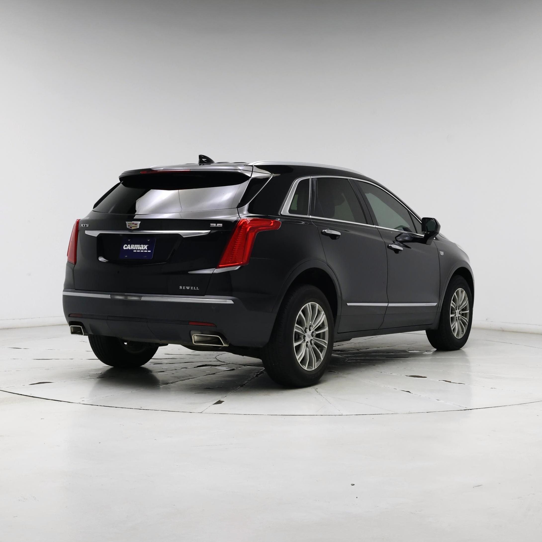 Thumbnail: 2017 Cadillac XT5 - 8