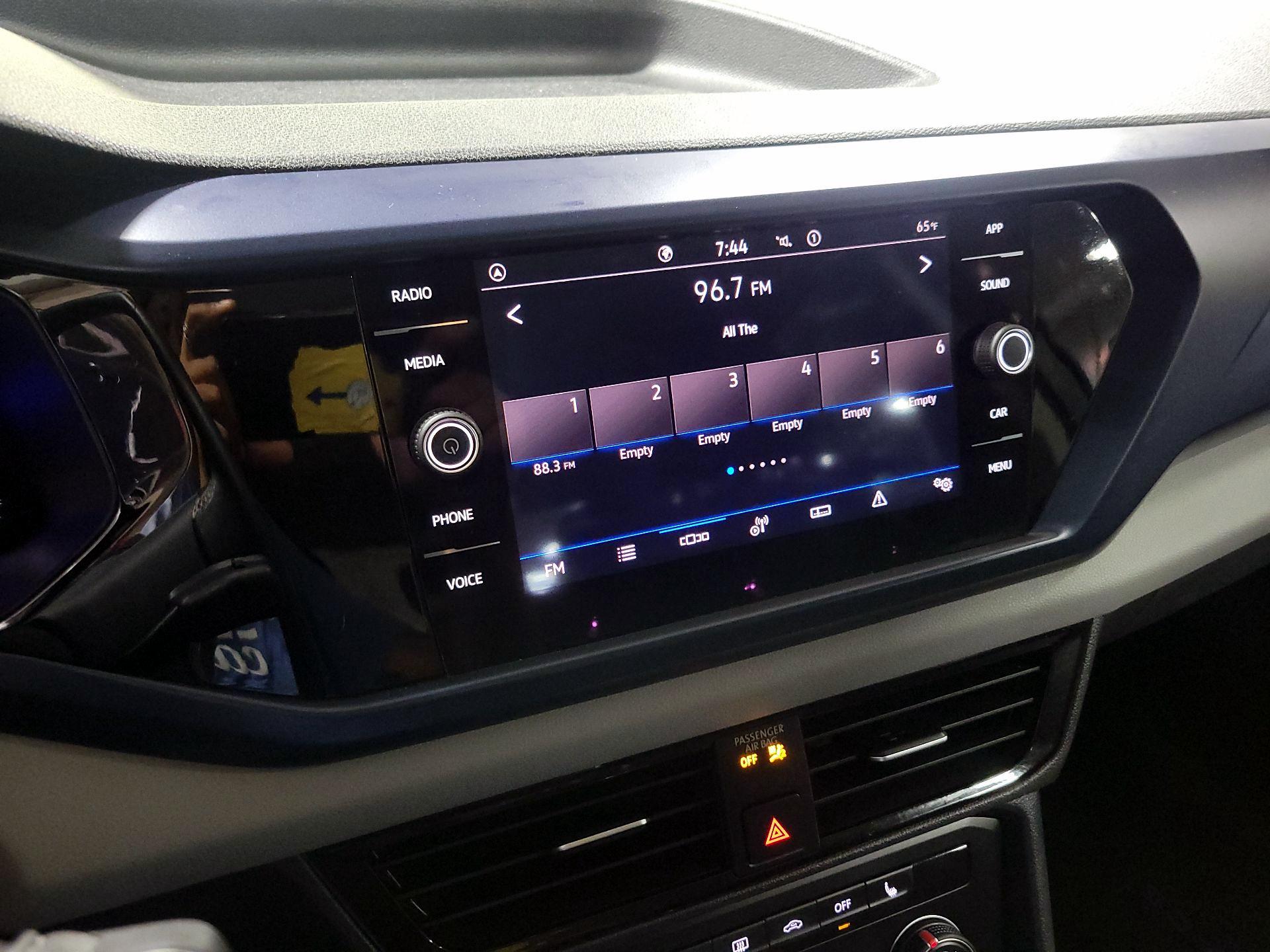 Thumbnail: 2022 Volkswagen Taos - 15