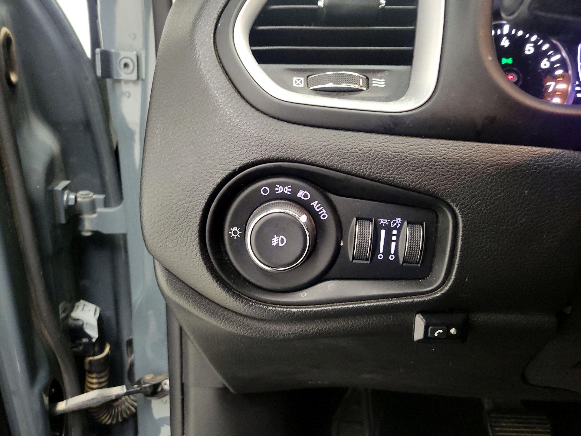Thumbnail: 2018 Jeep Renegade - 13