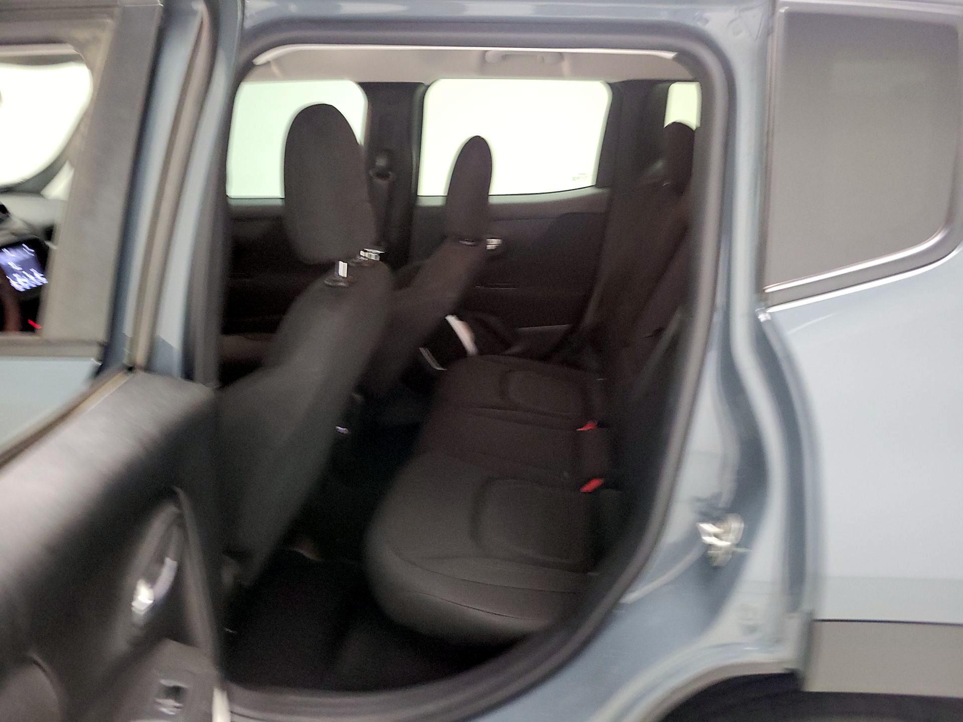 Thumbnail: 2018 Jeep Renegade - 18