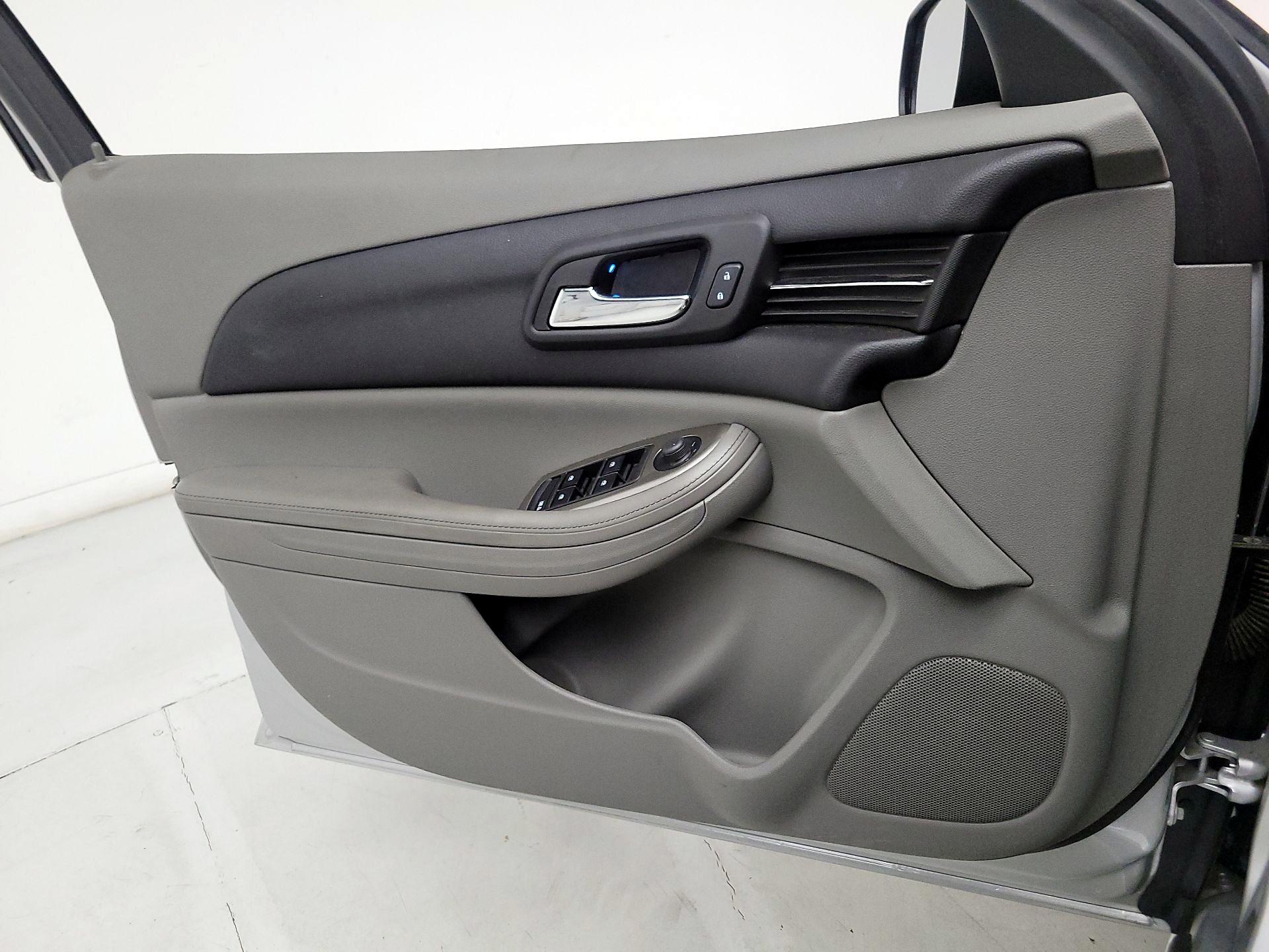 Thumbnail: 2014 Chevrolet Malibu - 12