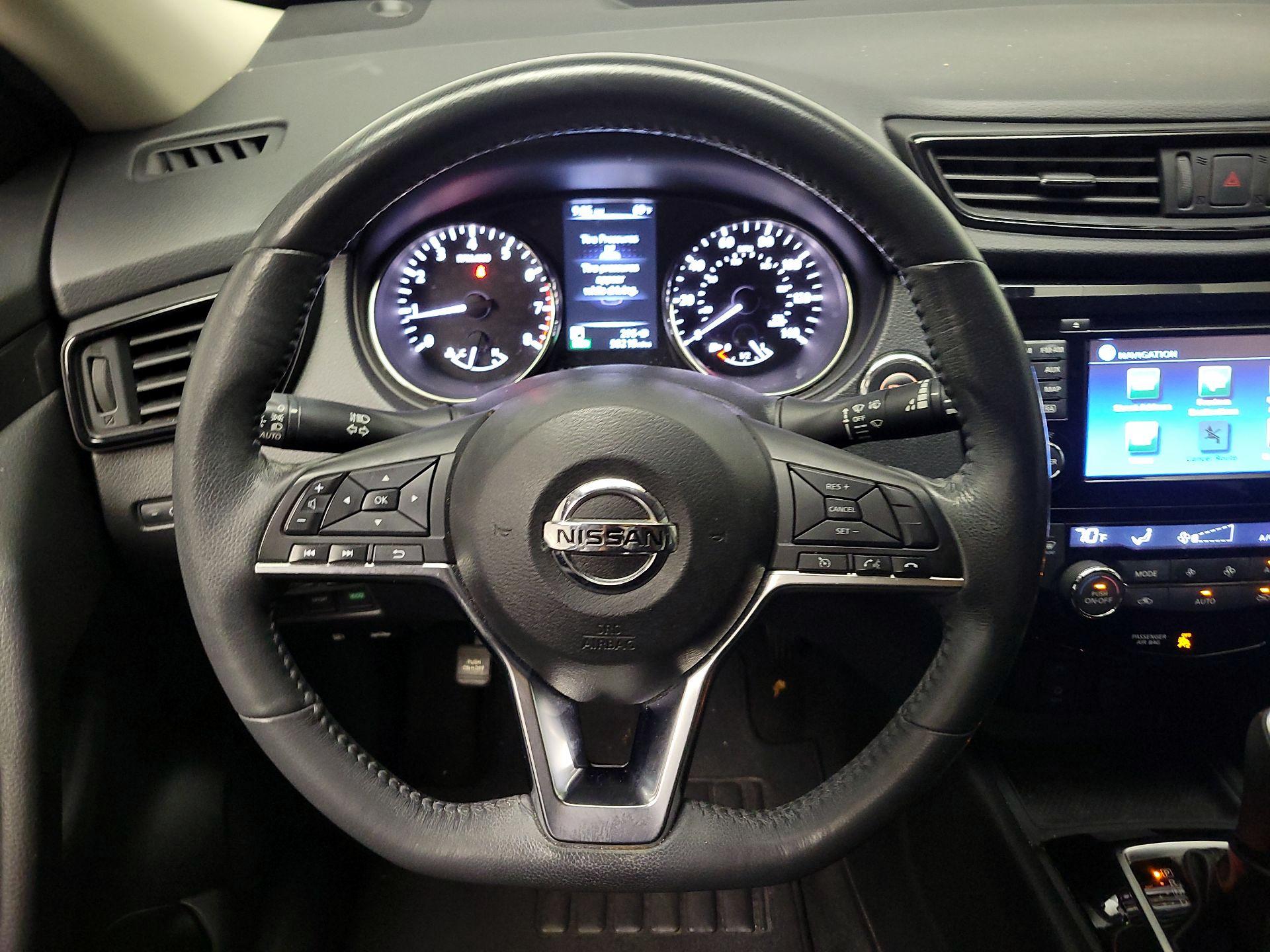 Thumbnail: 2017 Nissan Rogue - 10