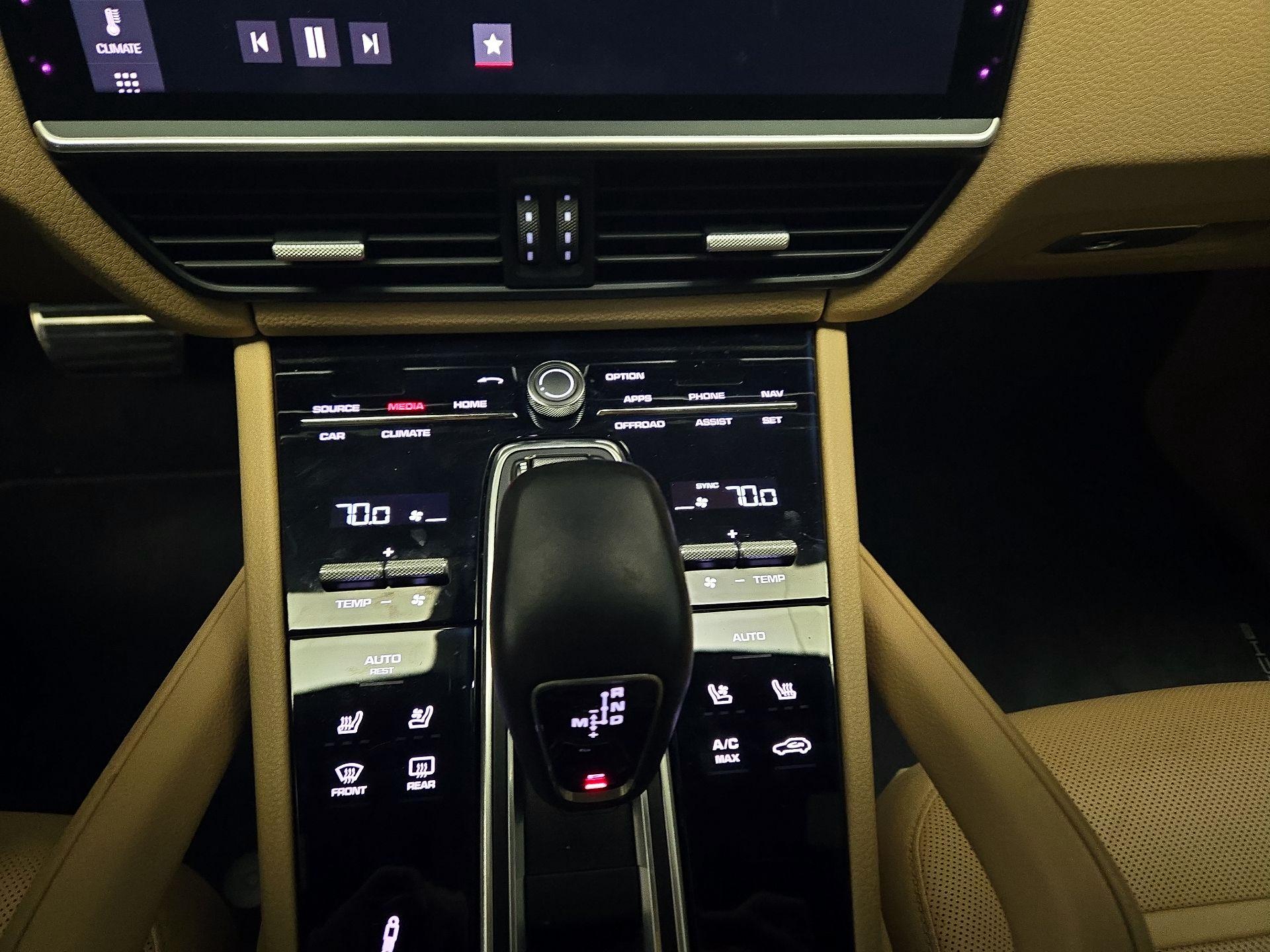 Thumbnail: 2019 Porsche Cayenne - 17