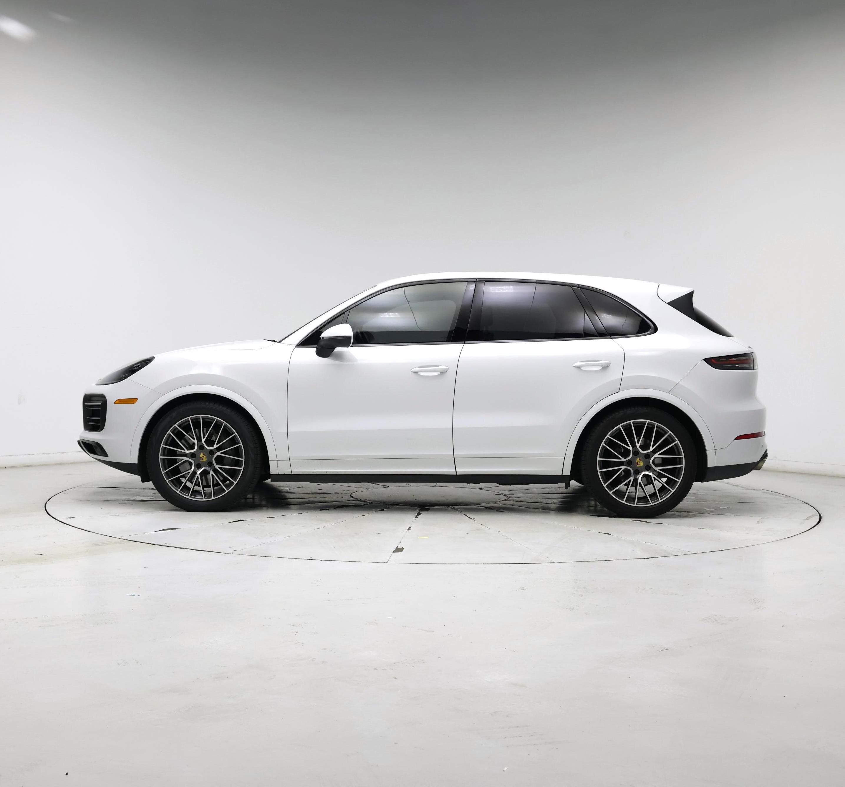 Thumbnail: 2019 Porsche Cayenne - 3