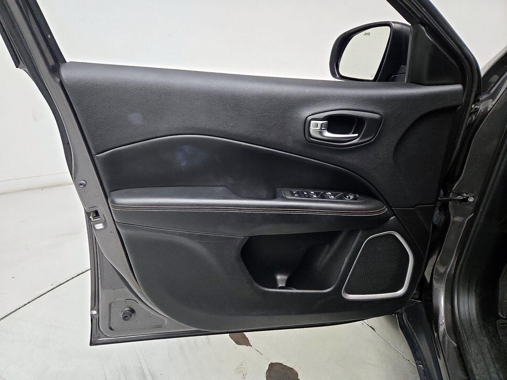 Thumbnail: 2018 Jeep Compass - 12