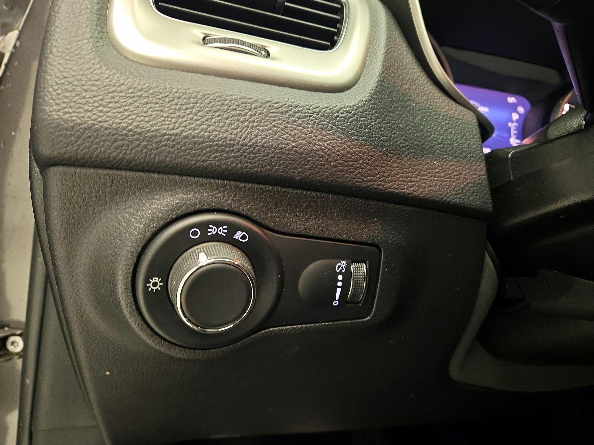 Thumbnail: 2018 Jeep Compass - 13