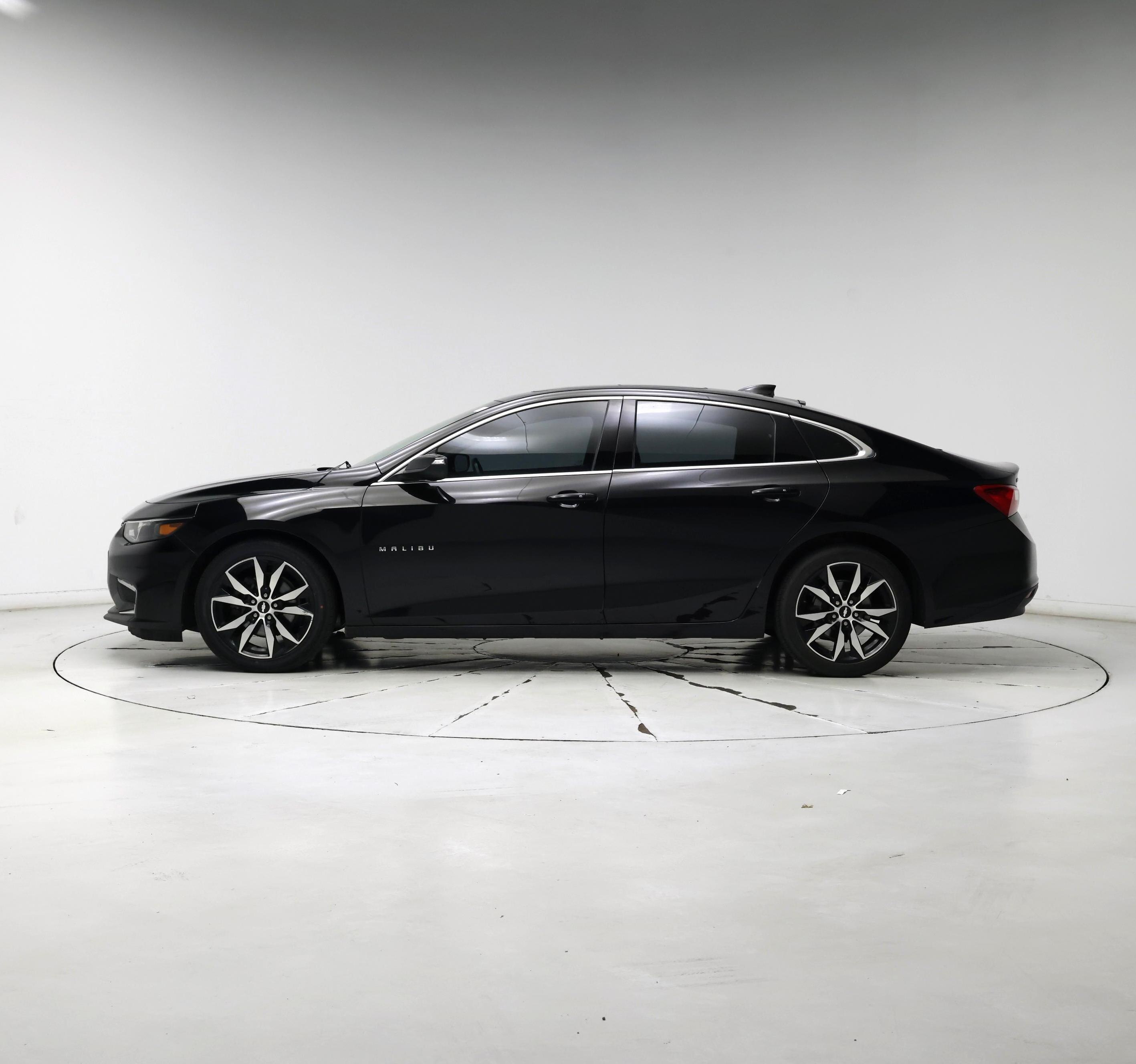 Thumbnail: 2018 Chevrolet Malibu - 3