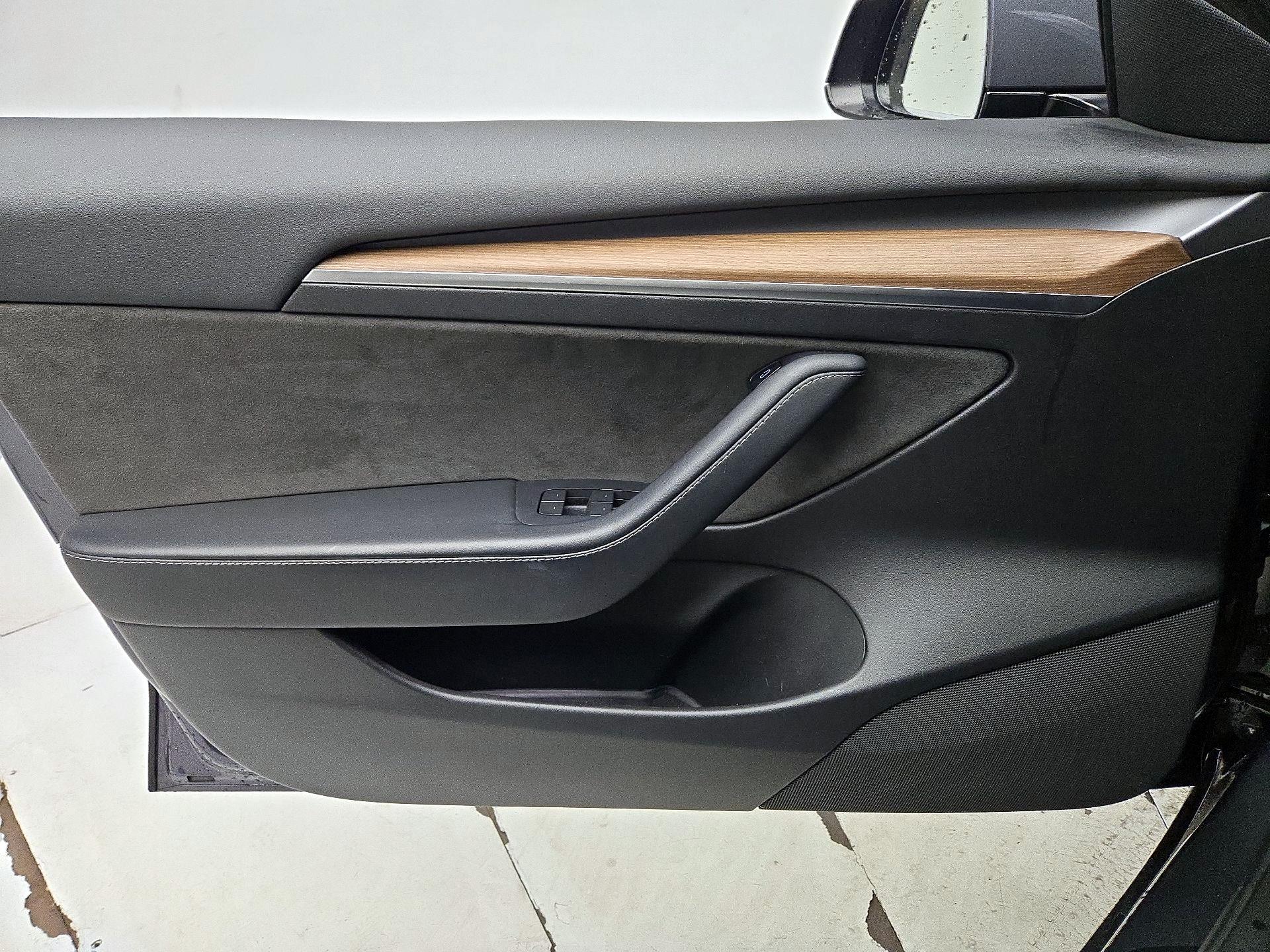 Thumbnail: 2022 Tesla Model 3 - 12