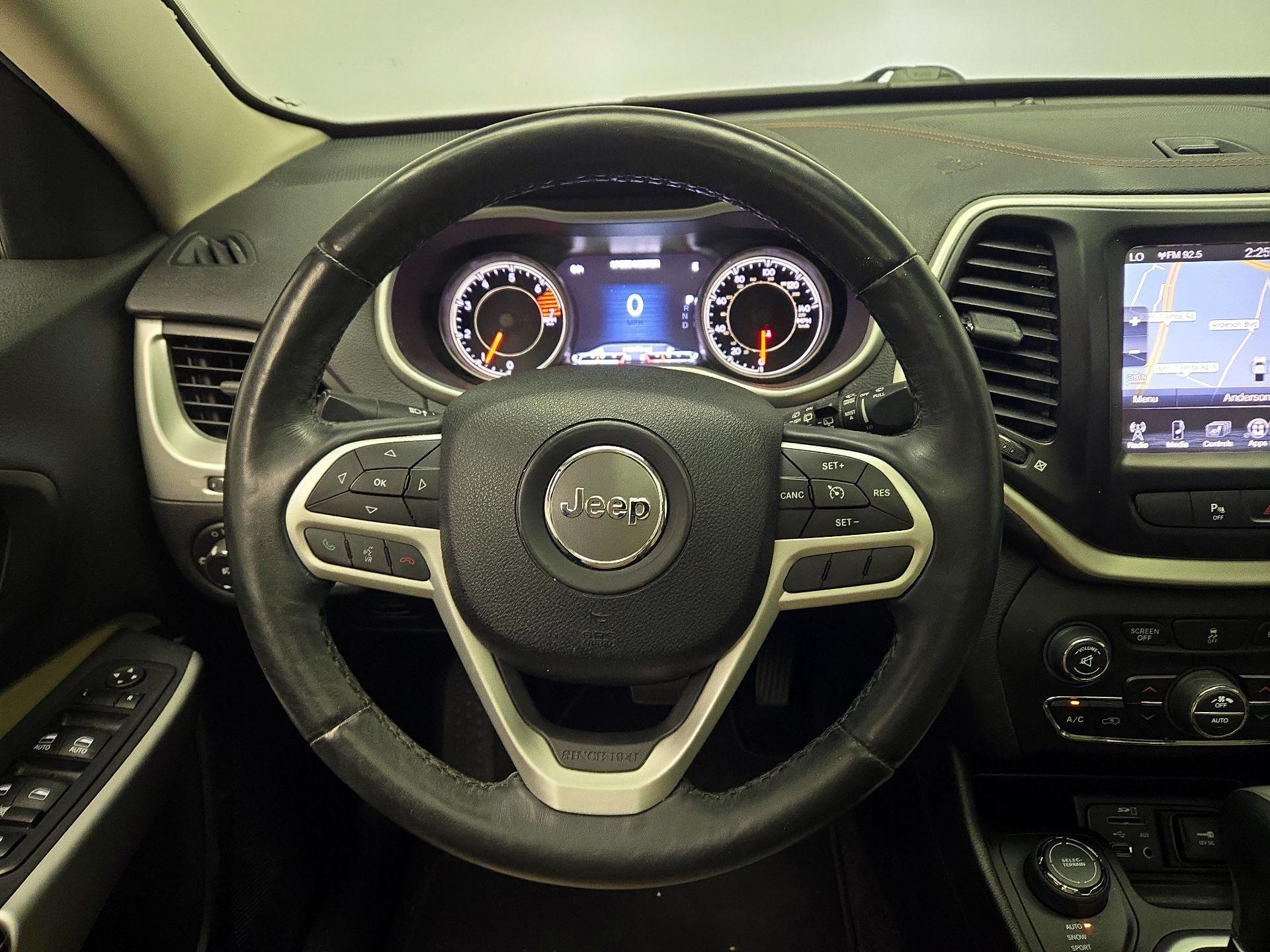 Thumbnail: 2017 Jeep Cherokee - 10