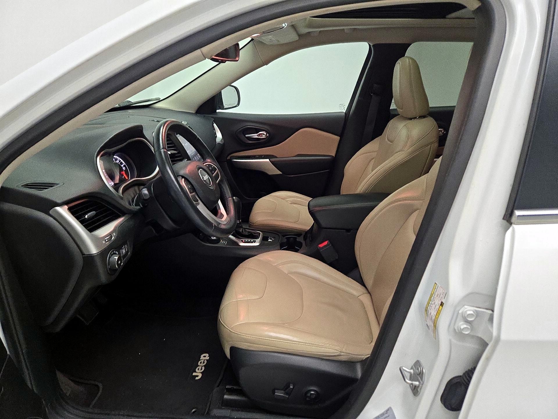 Thumbnail: 2017 Jeep Cherokee - 11