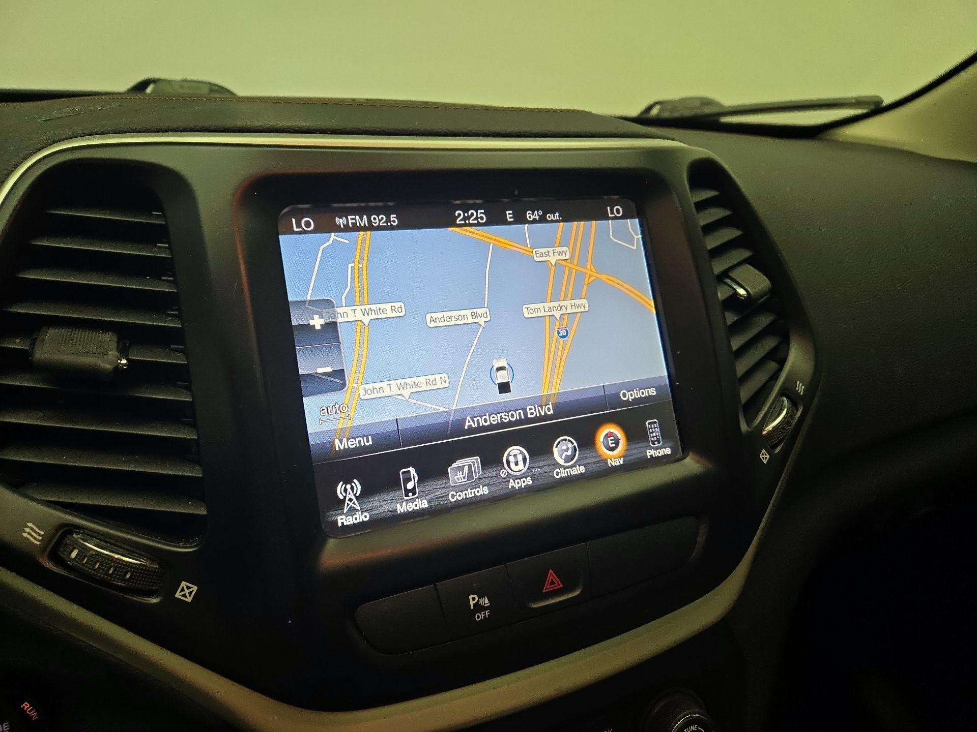 Thumbnail: 2017 Jeep Cherokee - 14