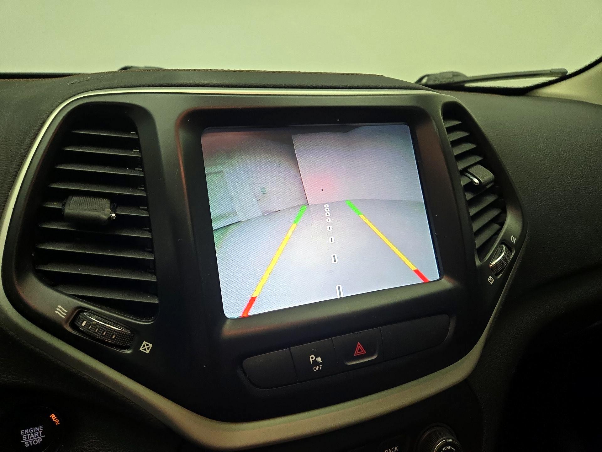 Thumbnail: 2017 Jeep Cherokee - 15