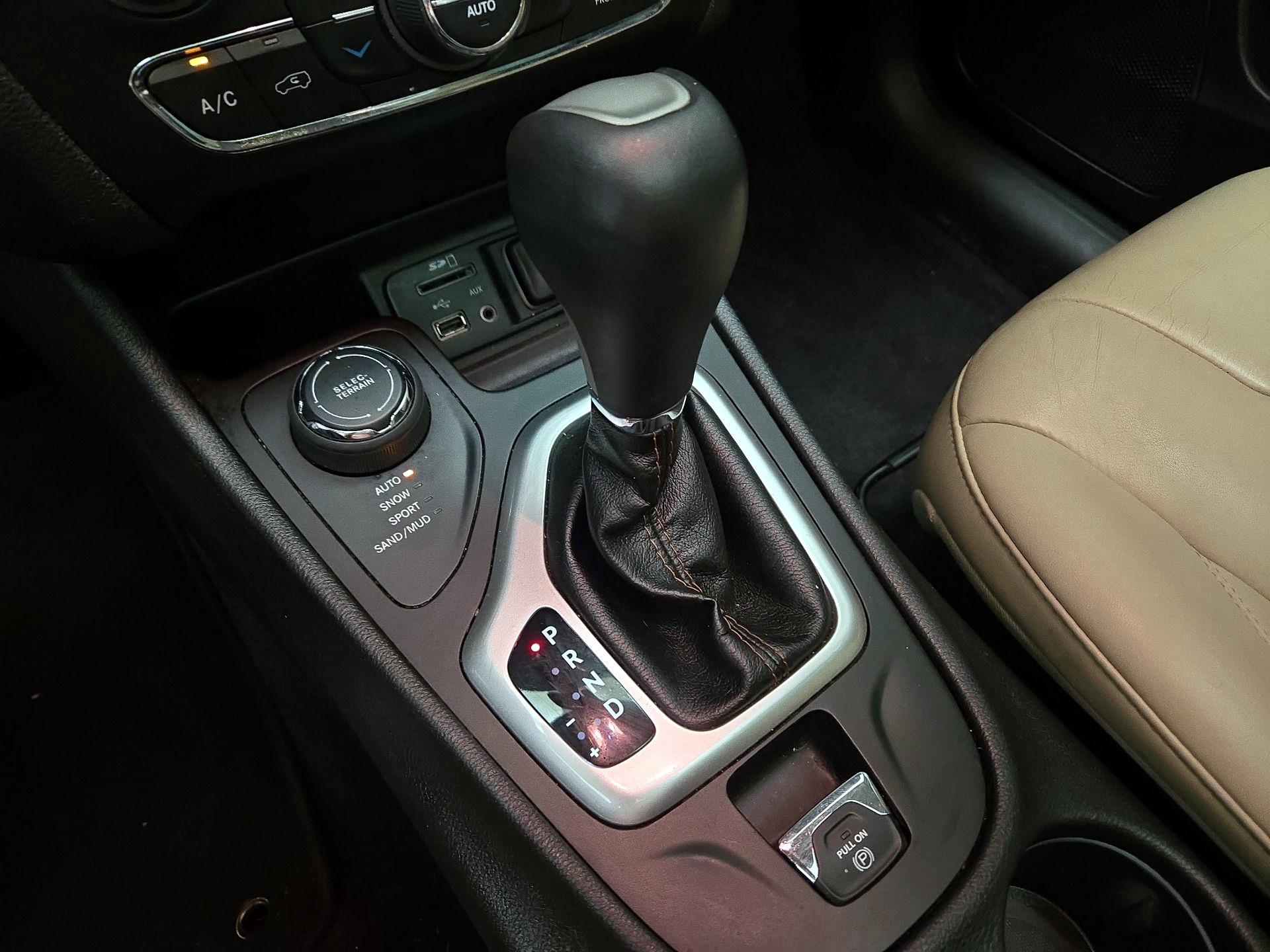 Thumbnail: 2017 Jeep Cherokee - 18