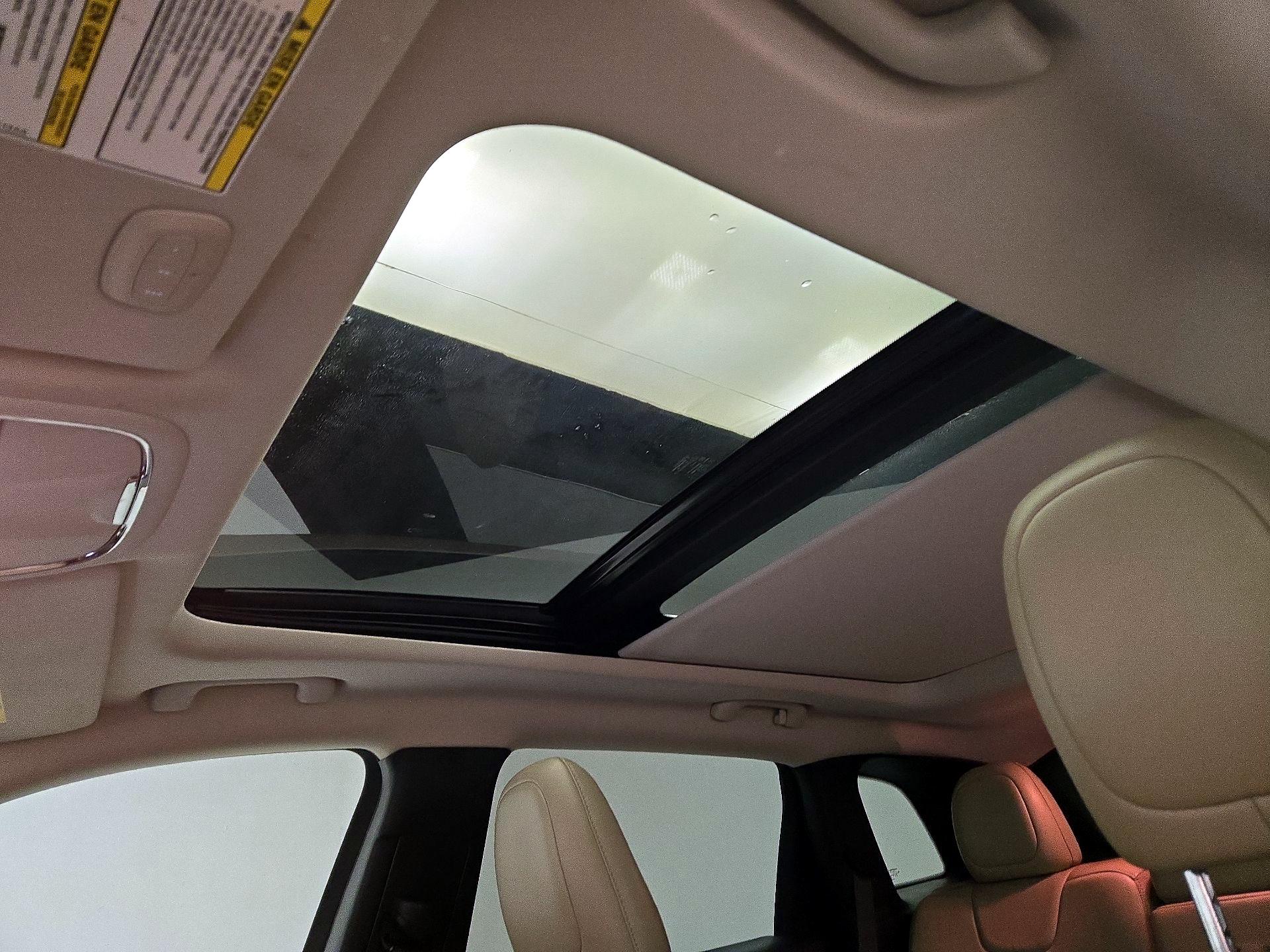 Thumbnail: 2017 Jeep Cherokee - 20