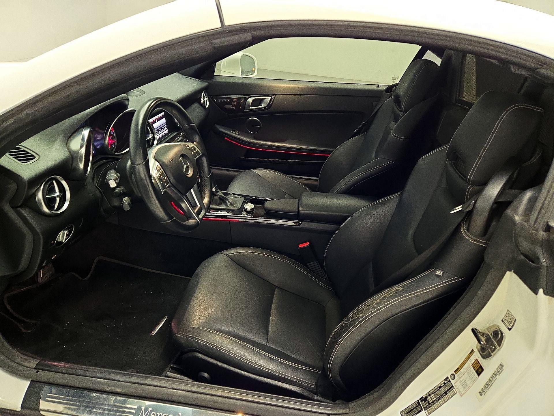 Thumbnail: 2016 Mercedes-Benz SLK - 11