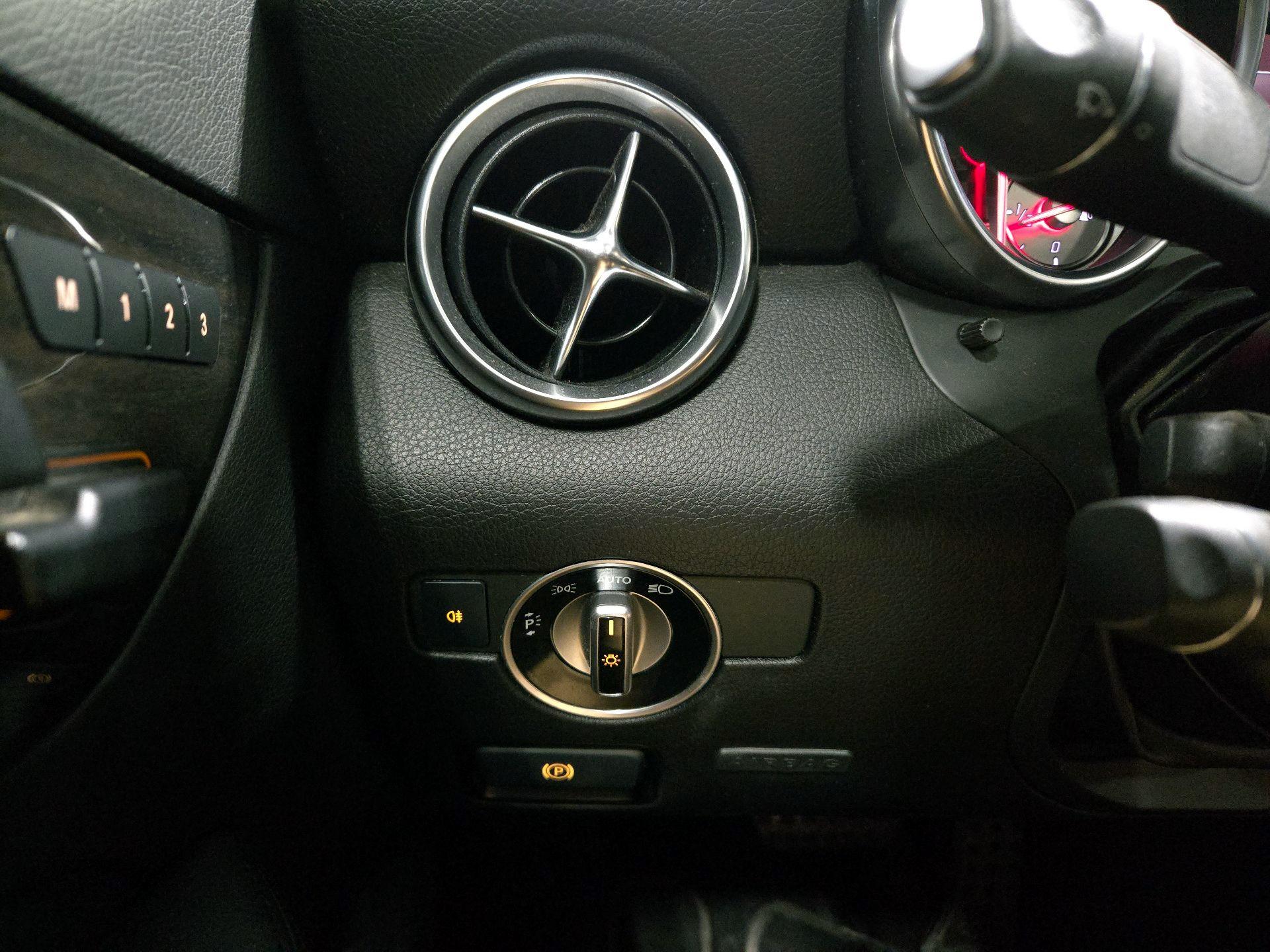 Thumbnail: 2016 Mercedes-Benz SLK - 13