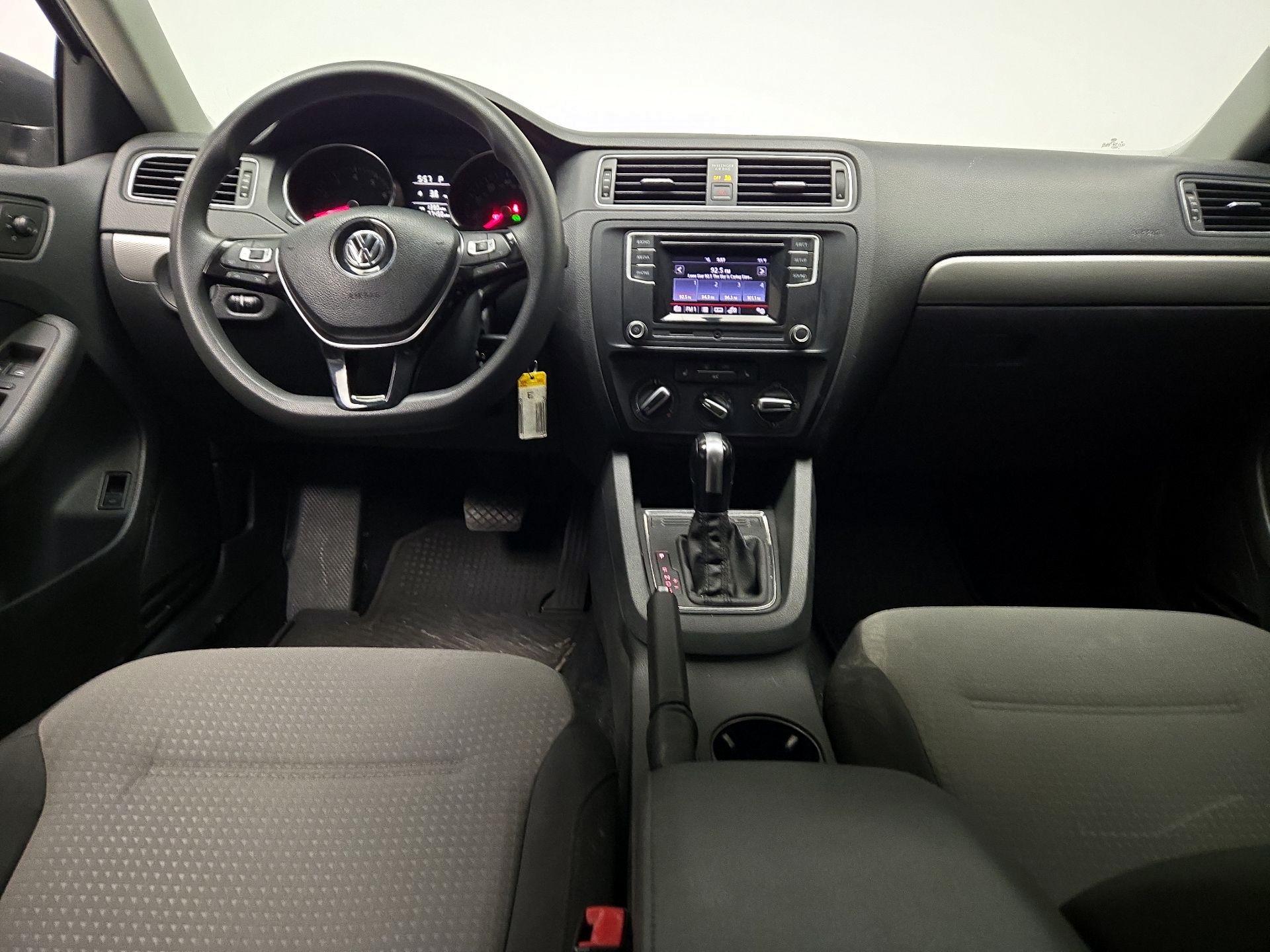 Thumbnail: 2017 Volkswagen Jetta - 9