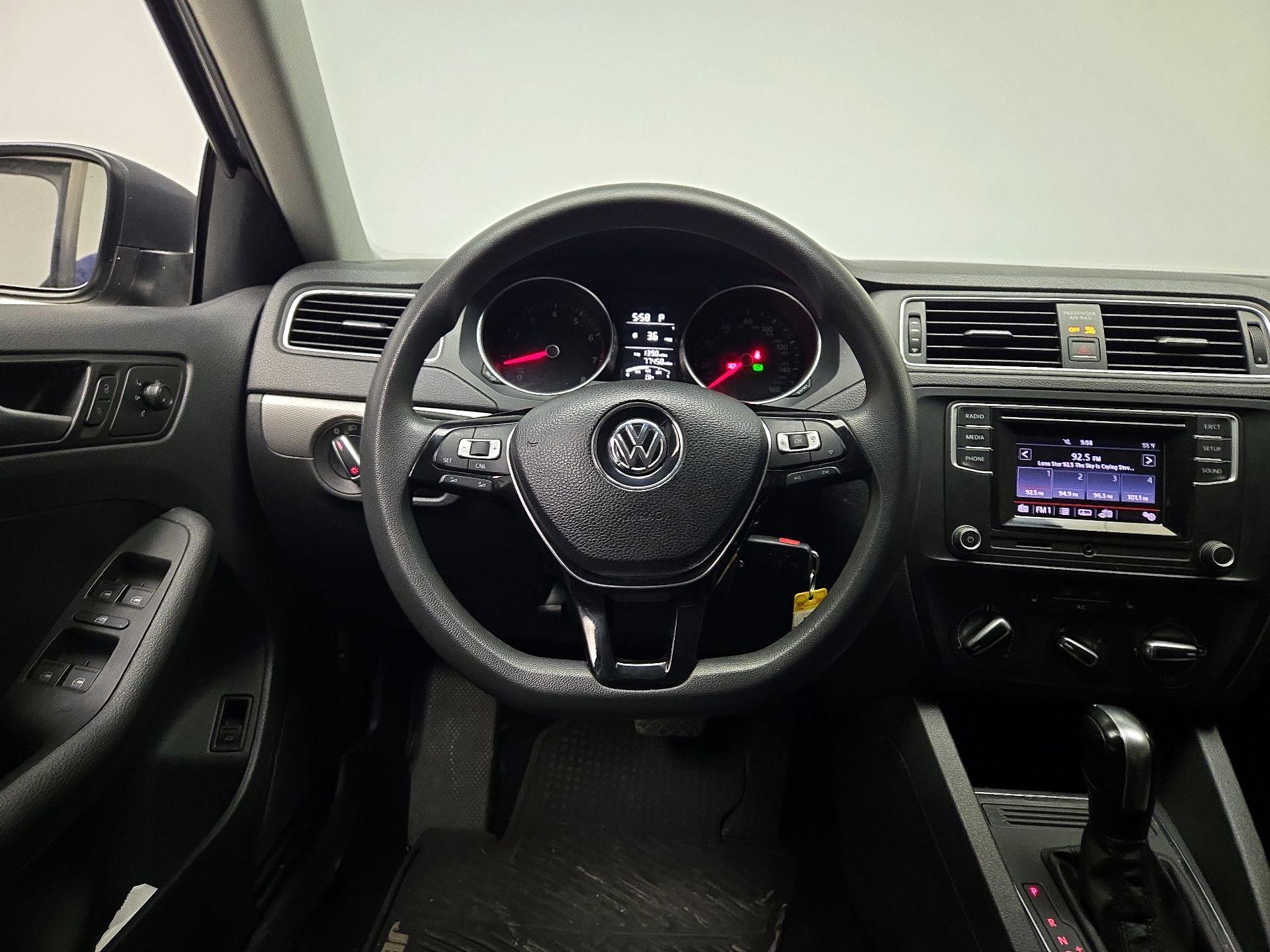 Thumbnail: 2017 Volkswagen Jetta - 10