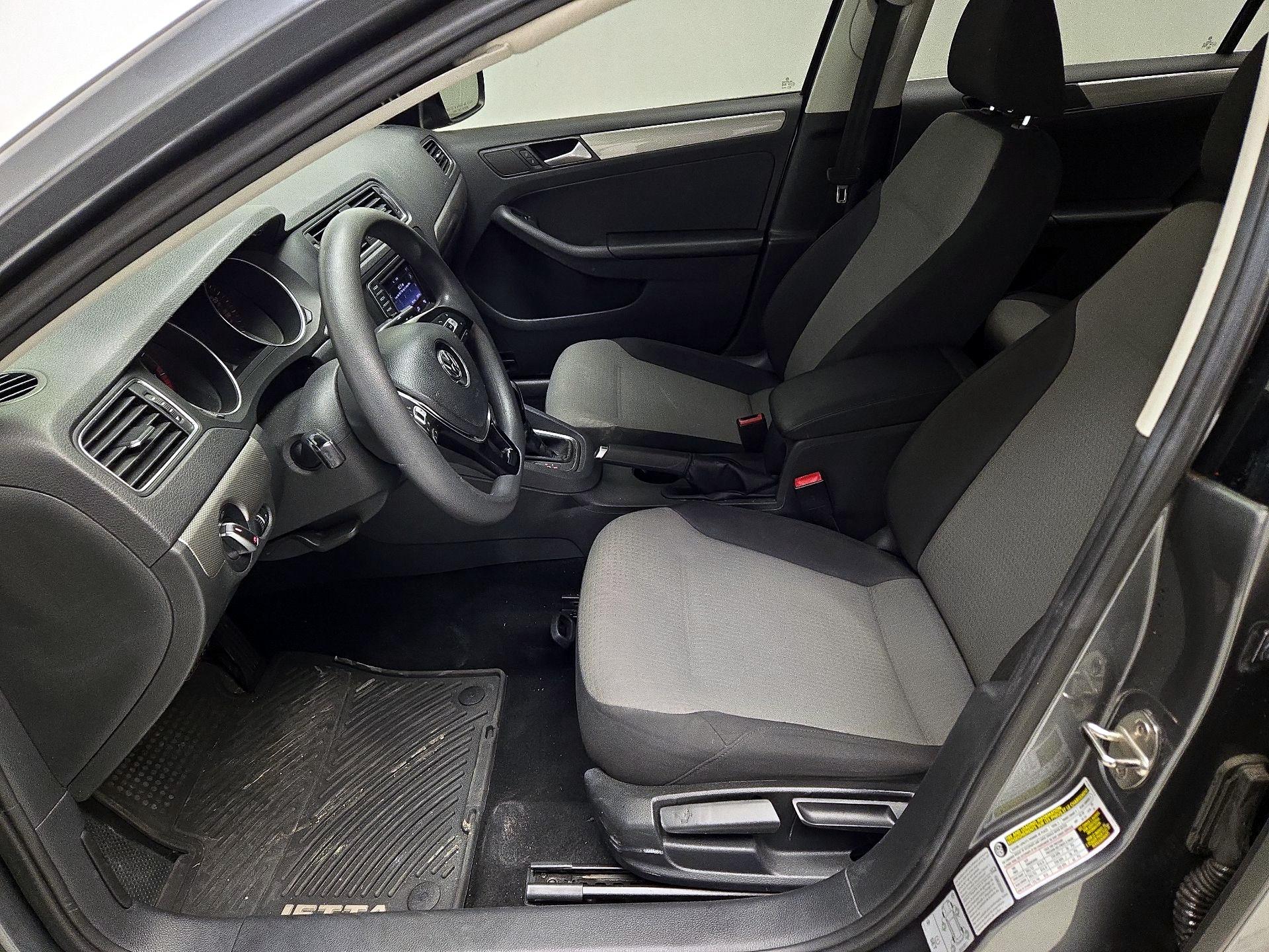 Thumbnail: 2017 Volkswagen Jetta - 11