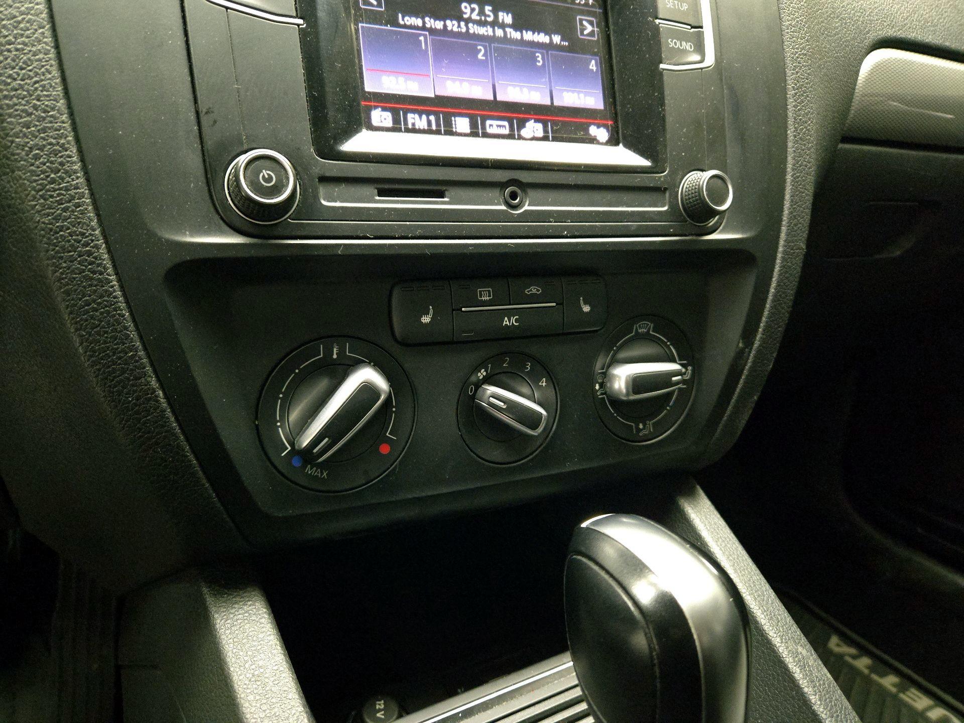 Thumbnail: 2017 Volkswagen Jetta - 15