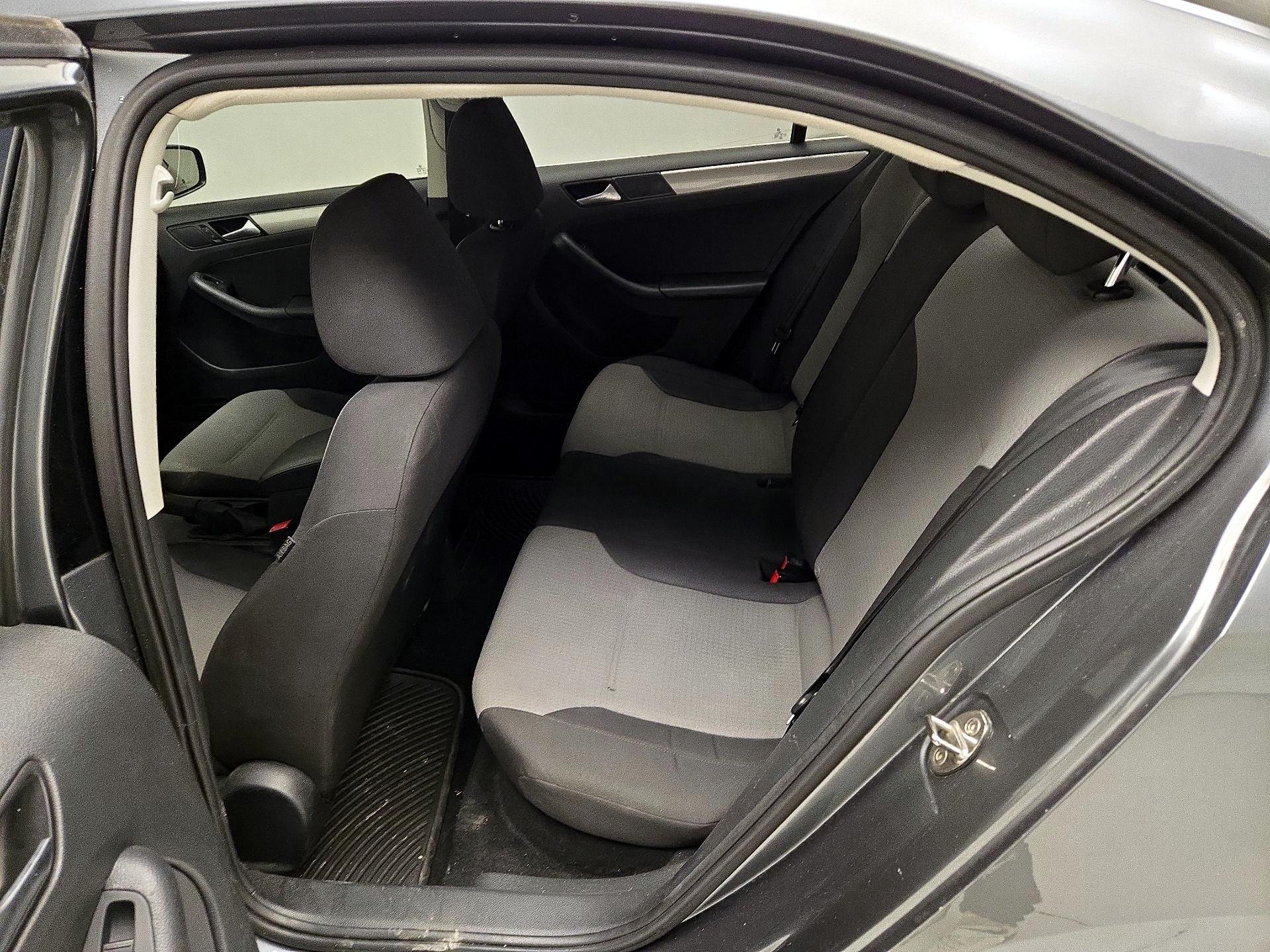 Thumbnail: 2017 Volkswagen Jetta - 17