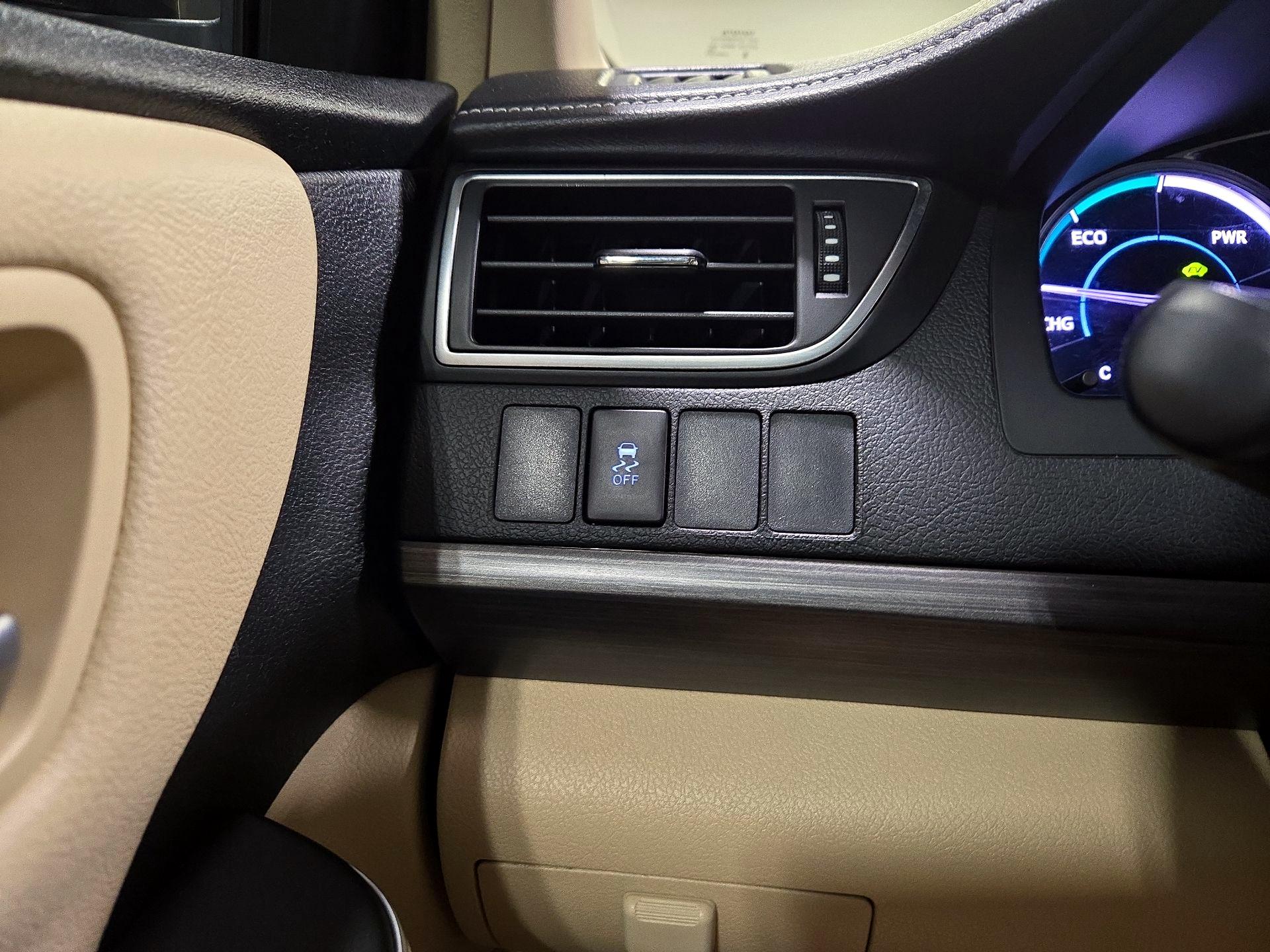 Thumbnail: 2016 Toyota Camry - 13