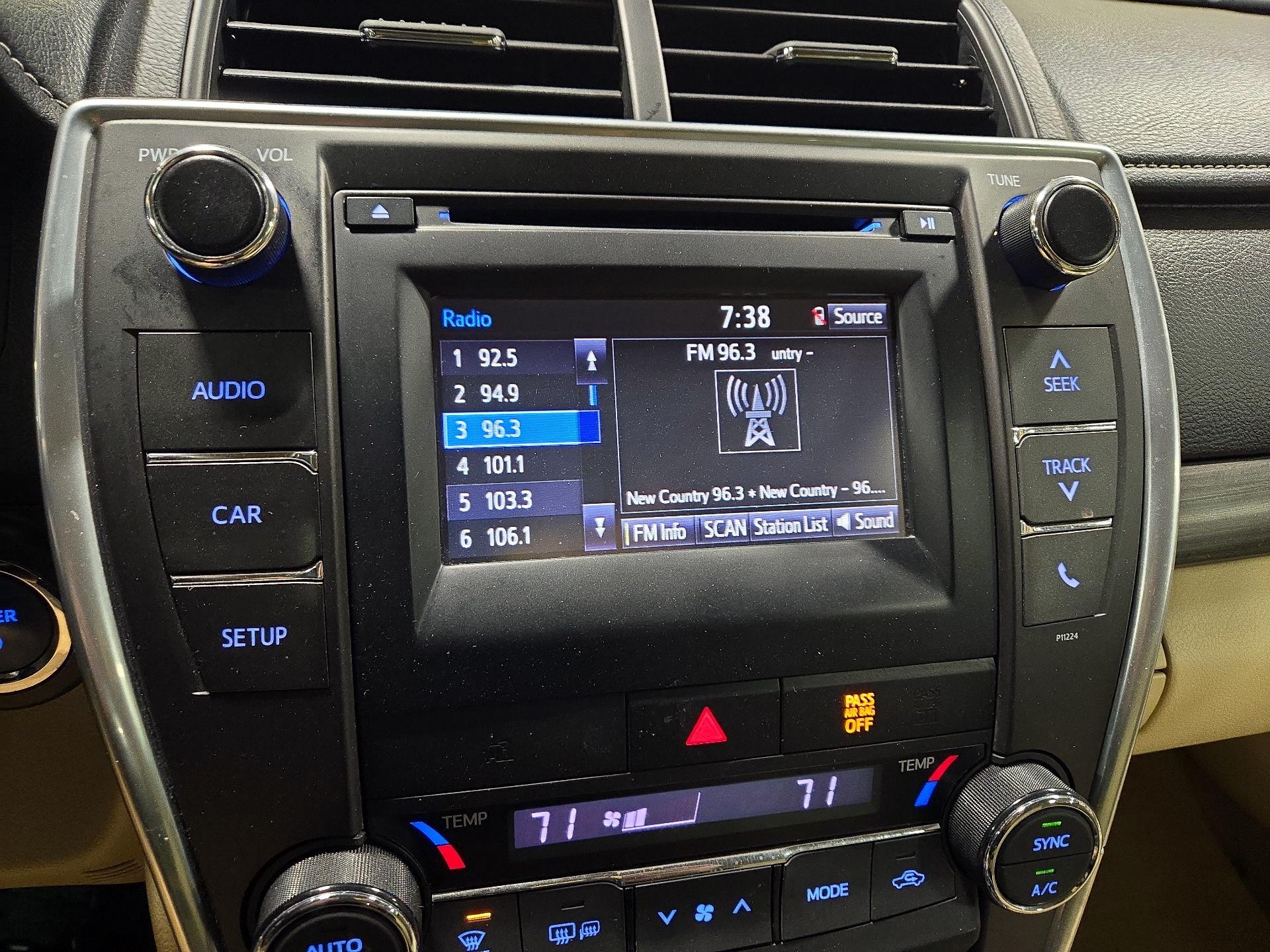 Thumbnail: 2016 Toyota Camry - 15