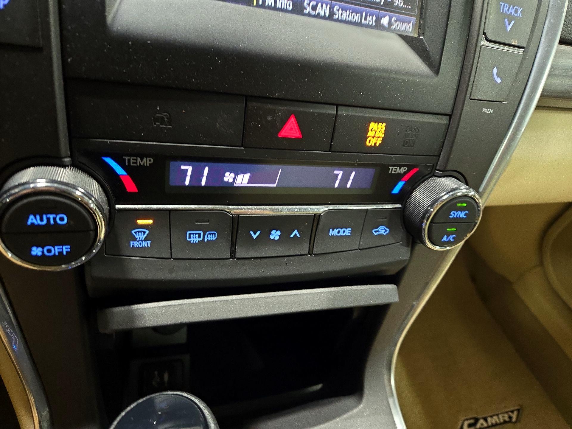 Thumbnail: 2016 Toyota Camry - 16