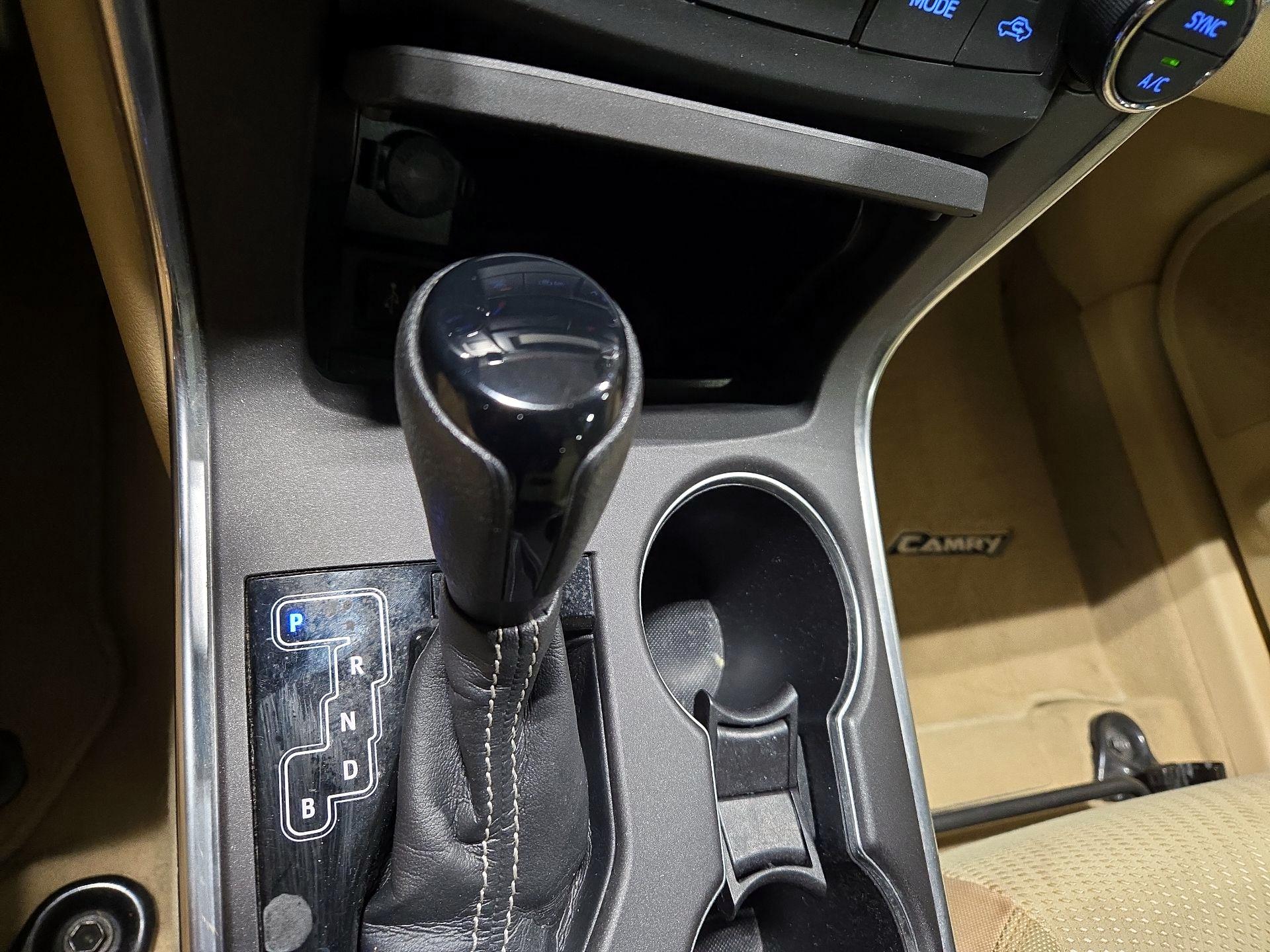 Thumbnail: 2016 Toyota Camry - 17