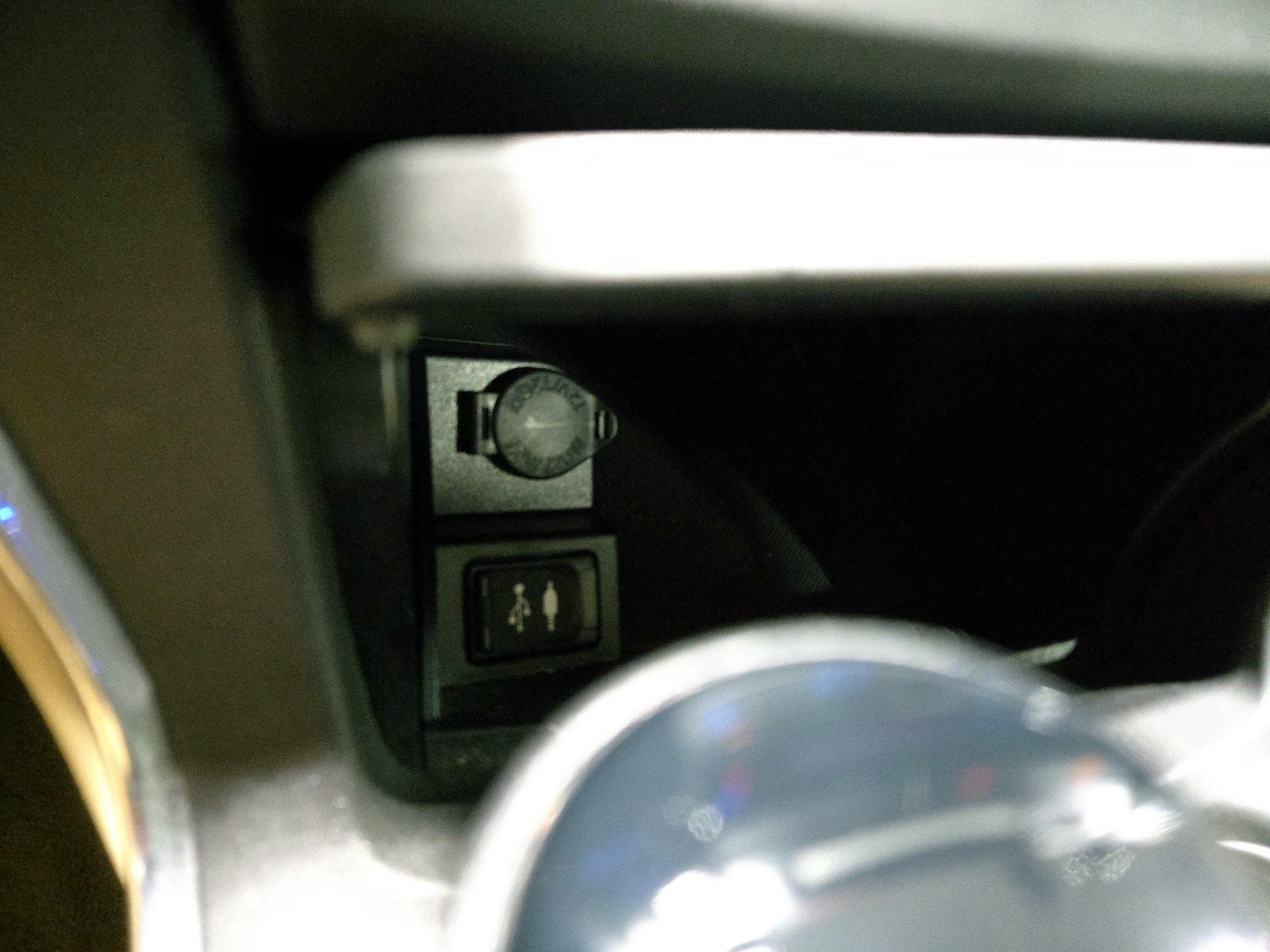 Thumbnail: 2016 Toyota Camry - 18