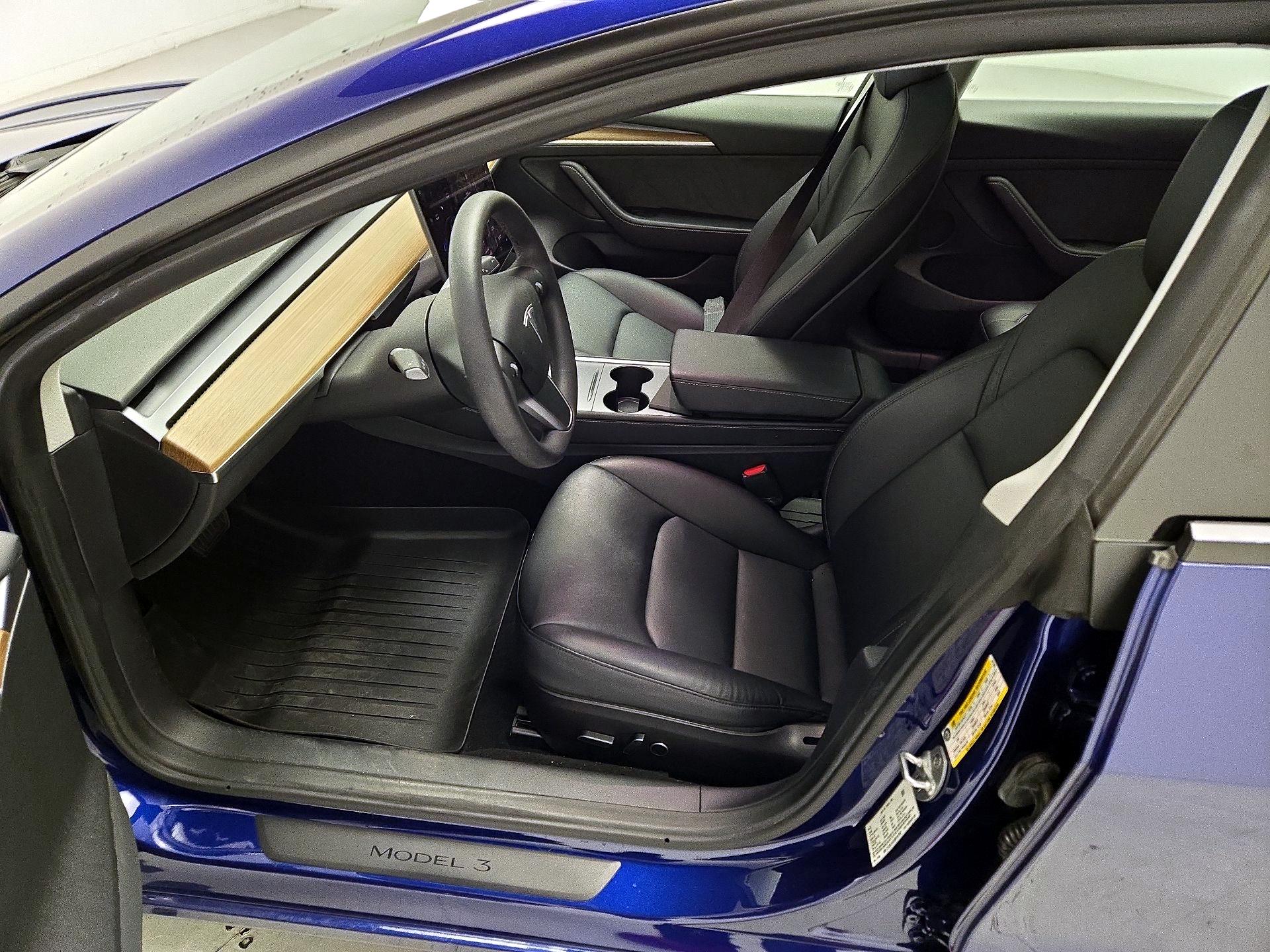Thumbnail: 2022 Tesla Model 3 - 11