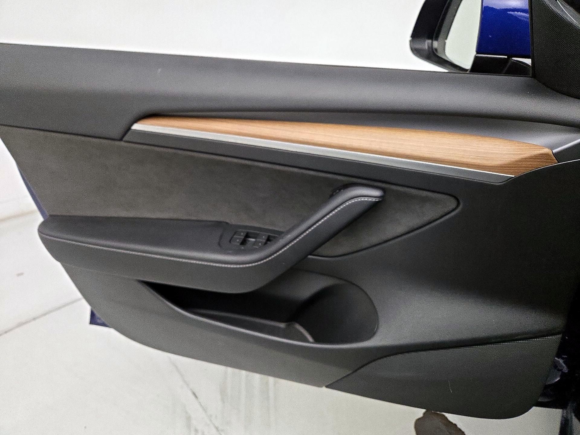 Thumbnail: 2022 Tesla Model 3 - 12