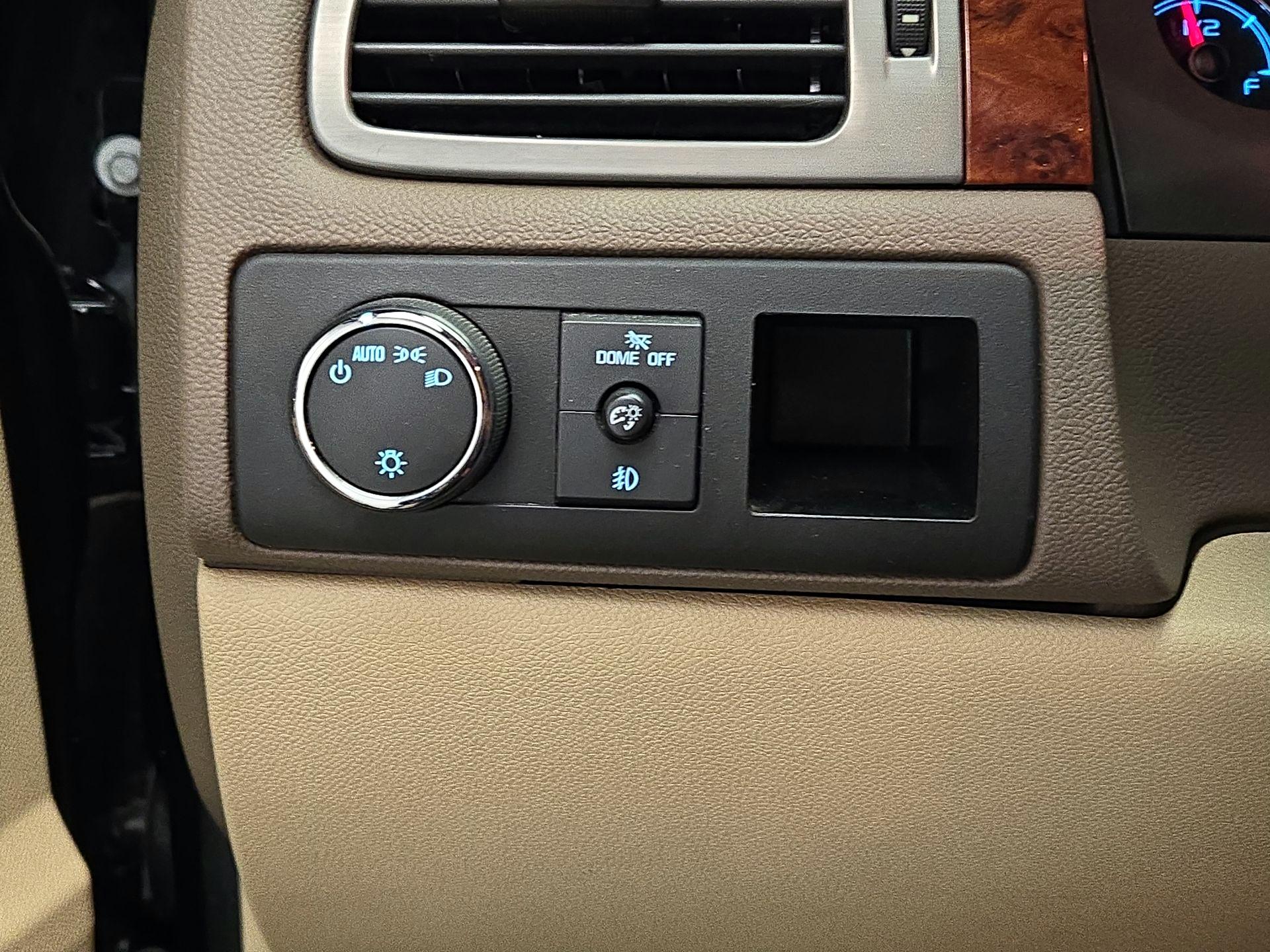 Thumbnail: 2014 Chevrolet Tahoe - 13