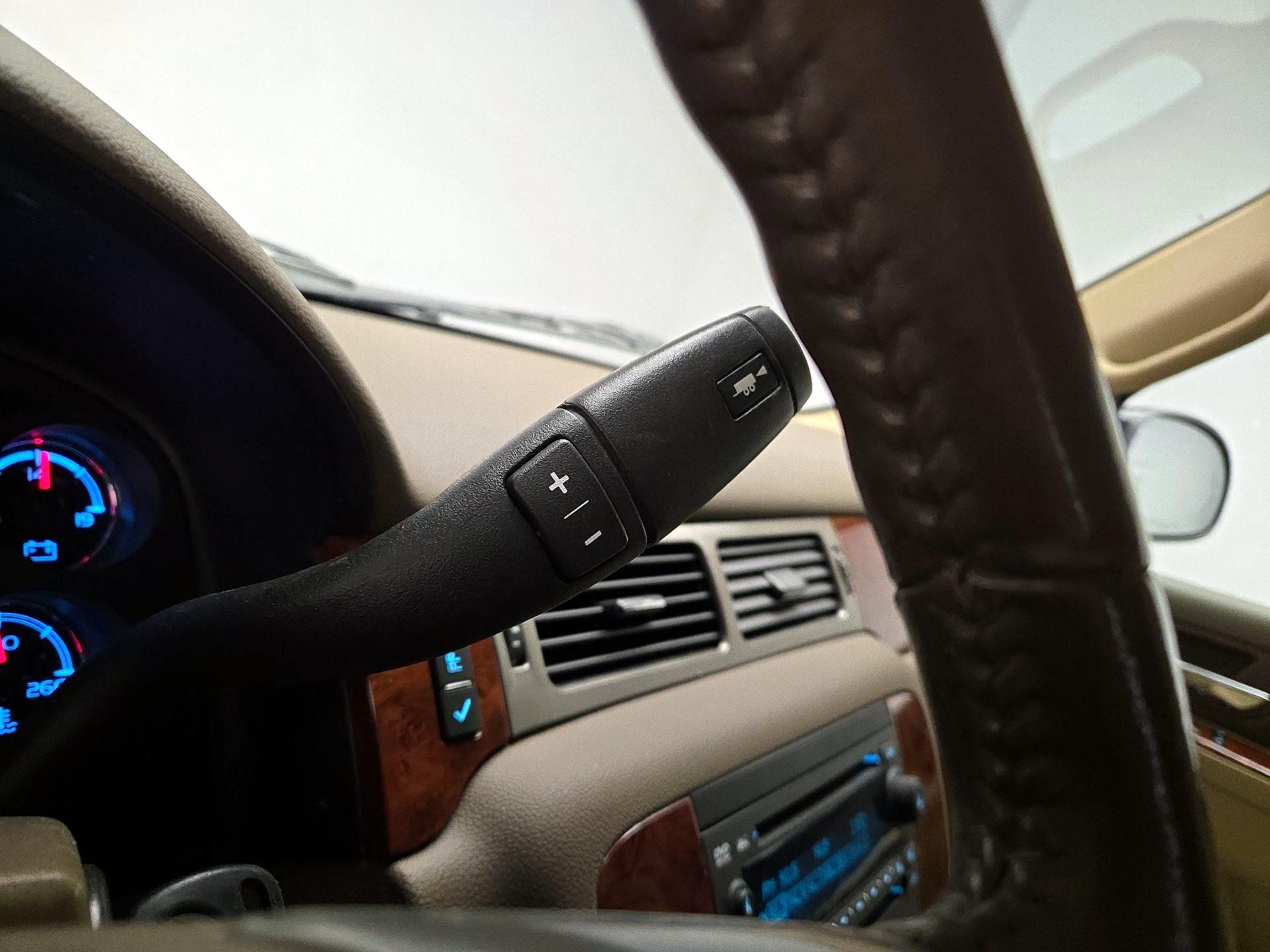 Thumbnail: 2014 Chevrolet Tahoe - 17