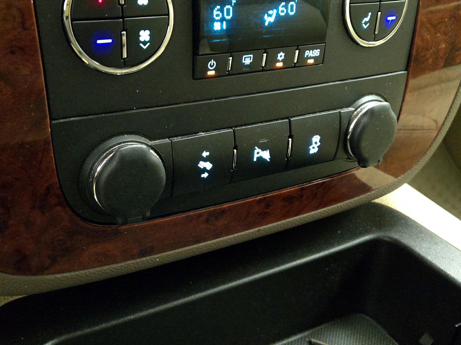 Thumbnail: 2014 Chevrolet Tahoe - 18